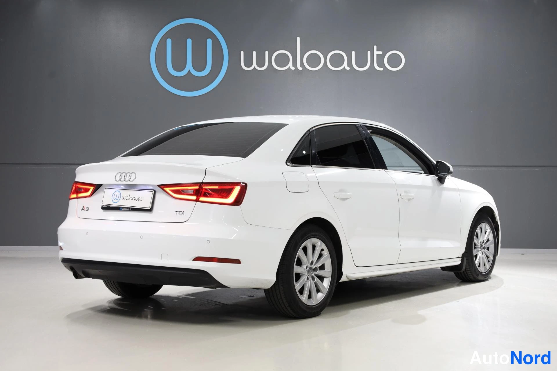 Valkoinen Audi A3 2016, takaviisto, kuva 6