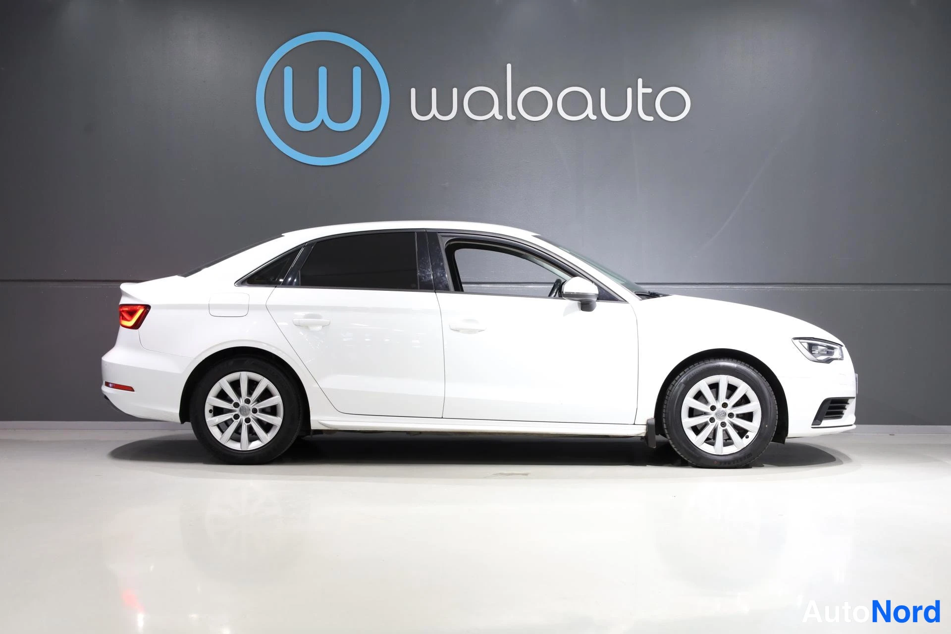 Valkoinen Audi A3 2016, takaviisto, kuva 7