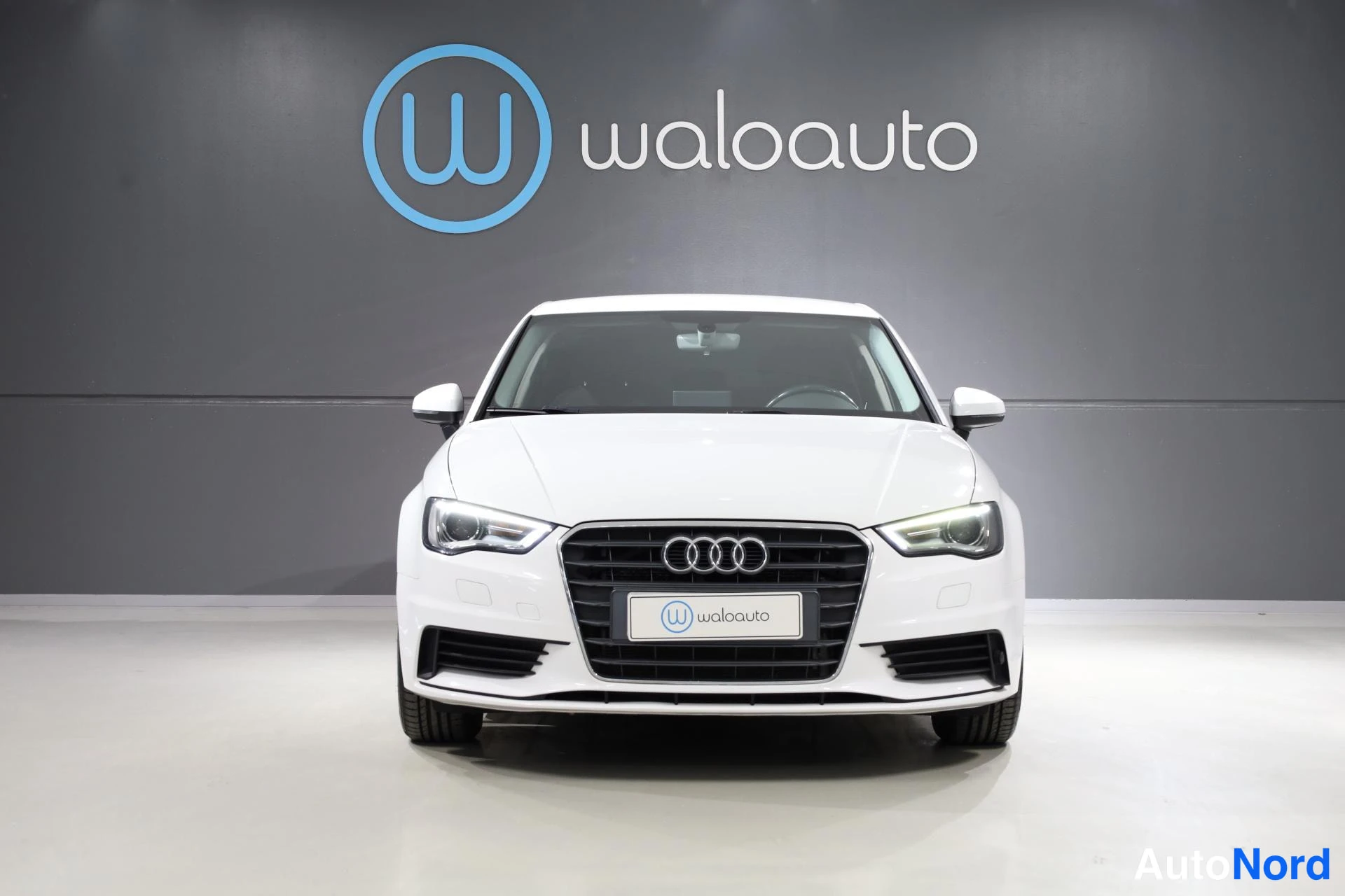 Valkoinen Audi A3 2016, edestä, kuva 4