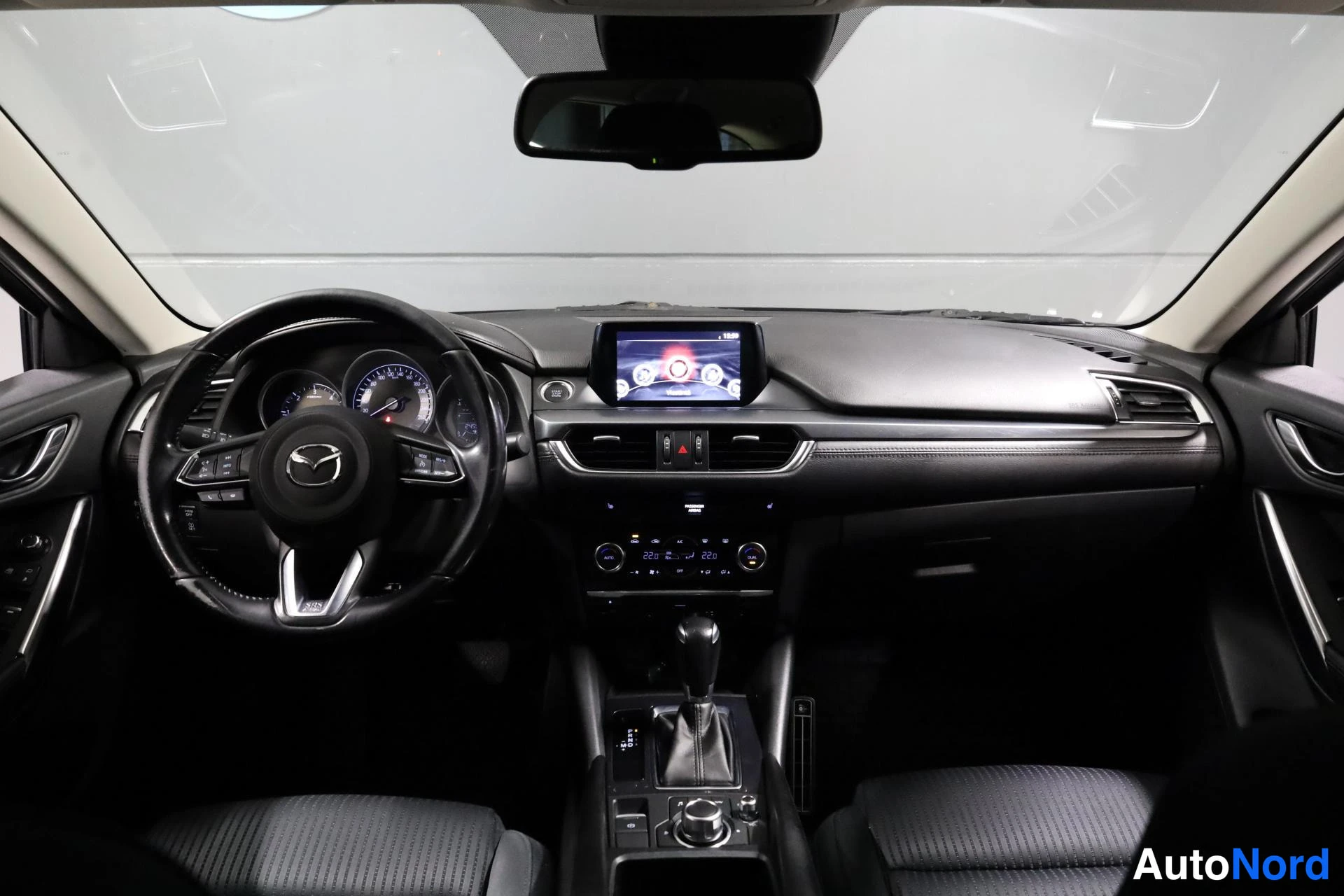 Sininen Mazda 6 2016, ohjaamo, kuva 10