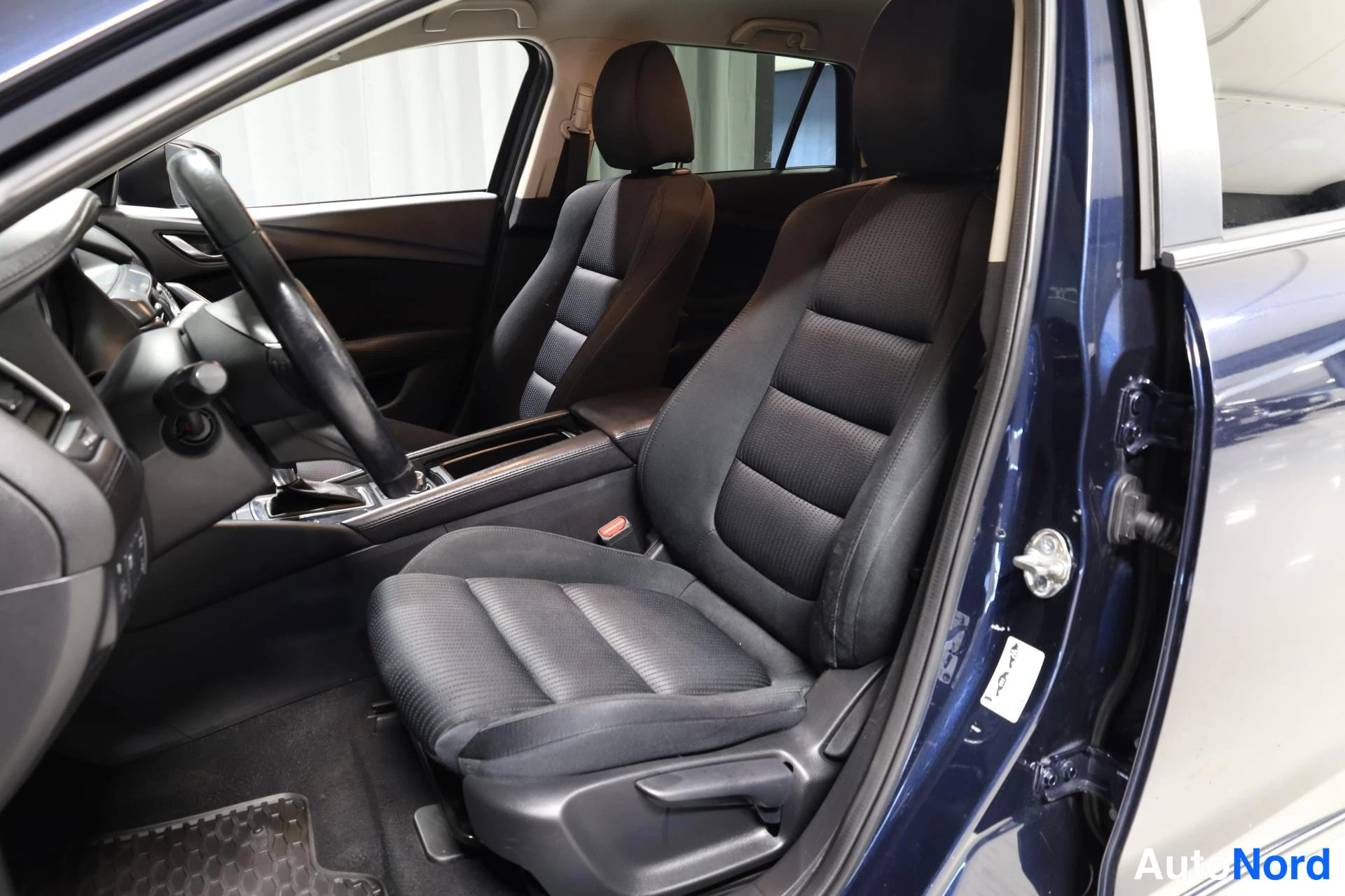 Sininen Mazda 6 2016, etuistuimet, kuva 14