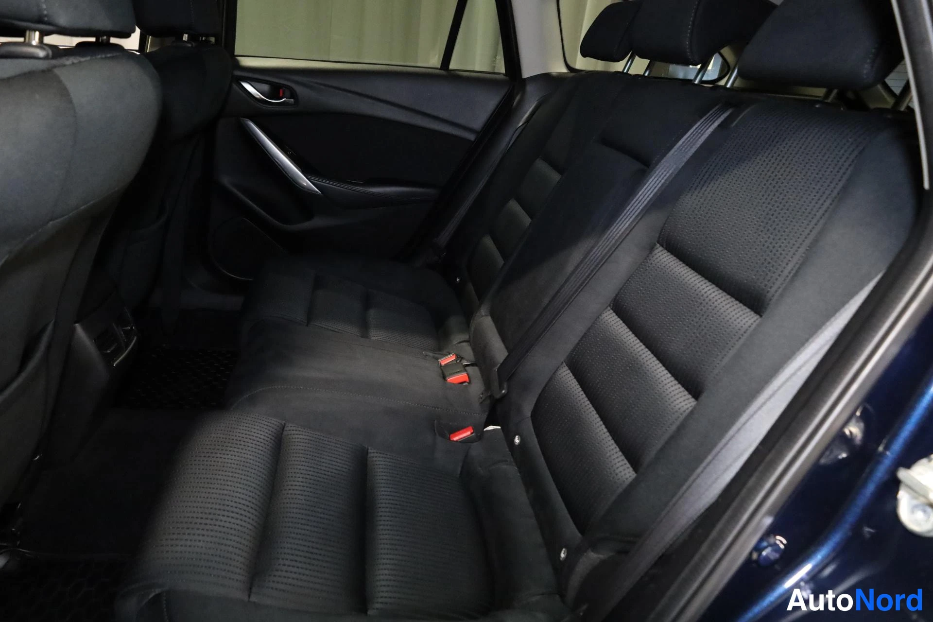 Sininen Mazda 6 2016, takaistuimet, kuva 16