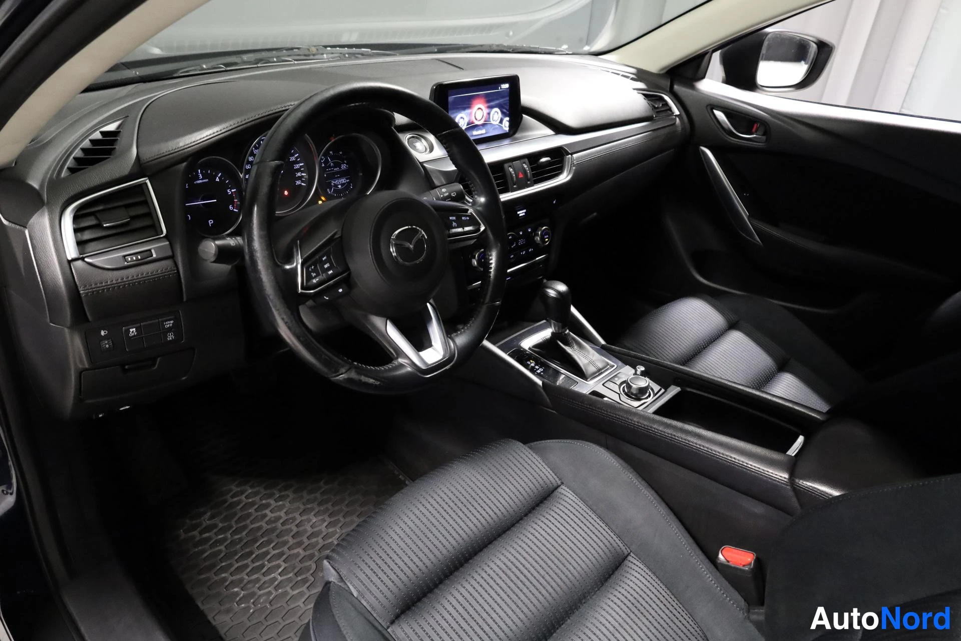 Sininen Mazda 6 2016, ohjaamo, kuva 9