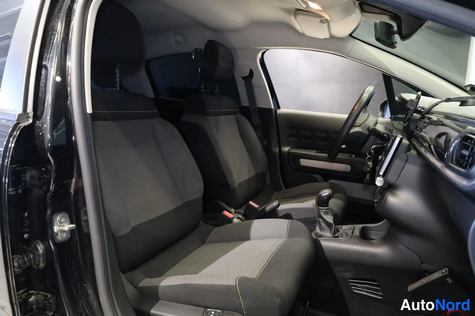 Musta Citroen C3 2018, etuistuimet, kuva 11
