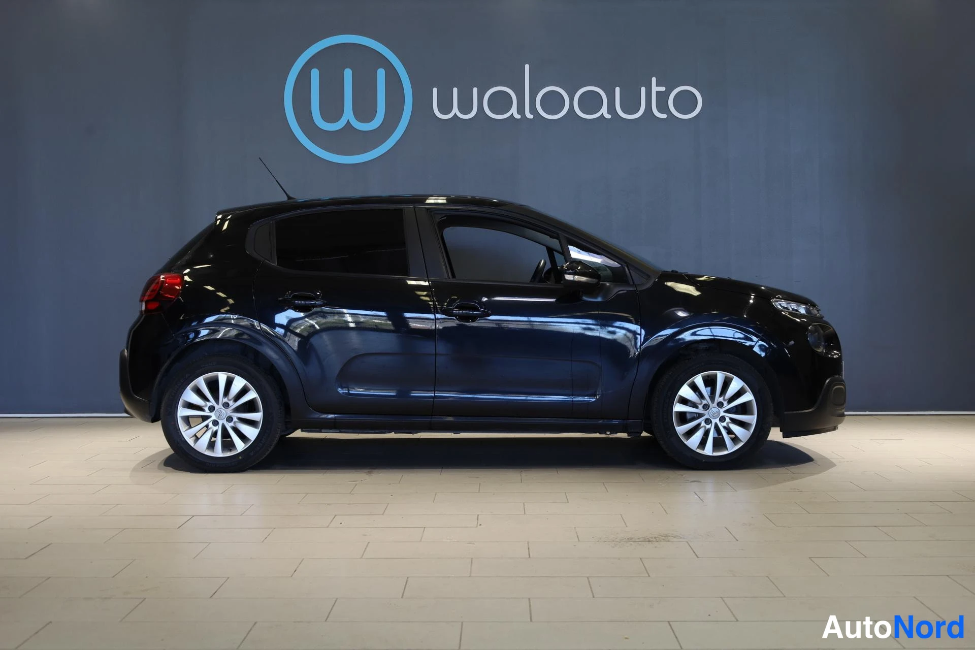 Musta Citroen C3 2018, sivulta, kuva 4