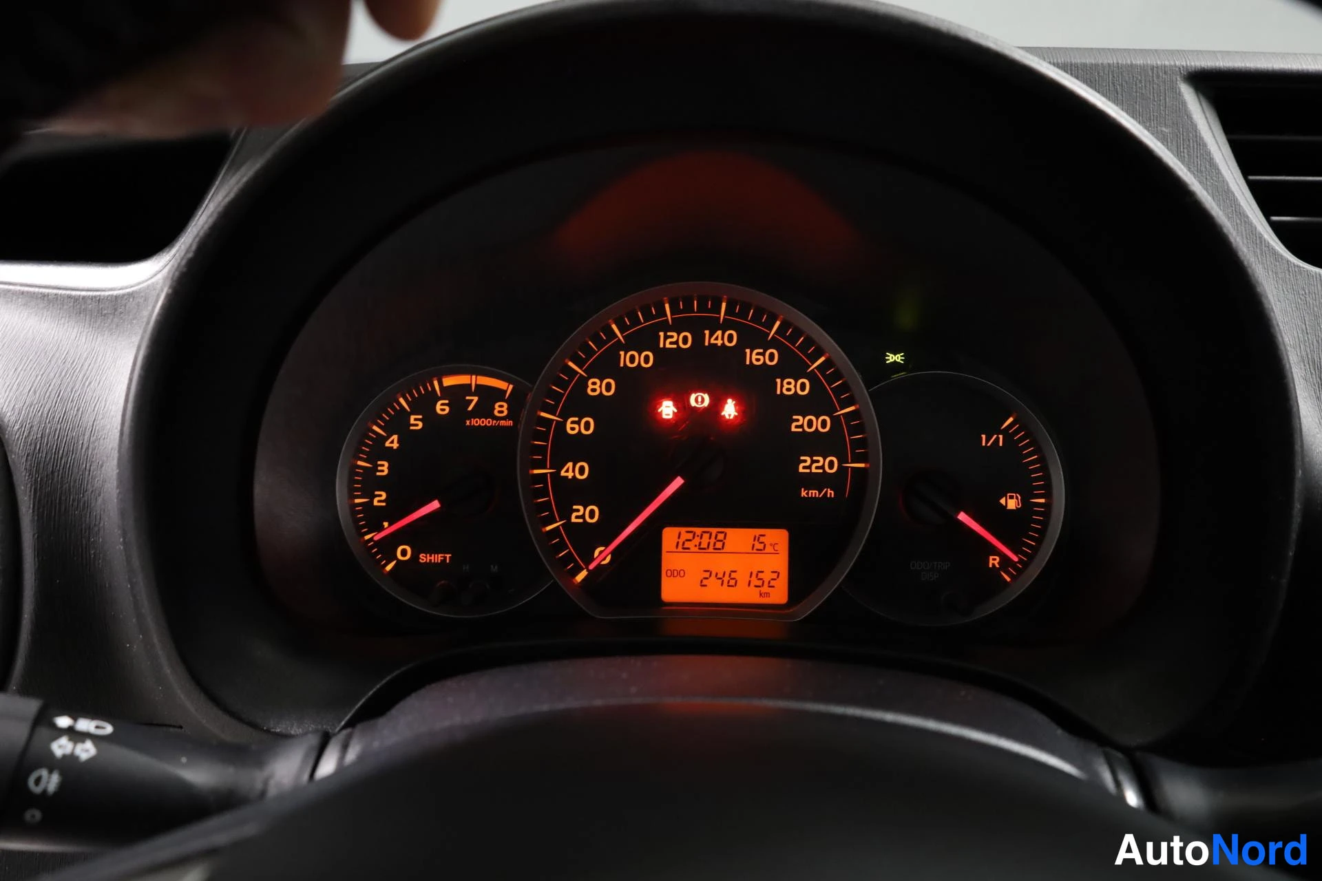 Valkoinen Toyota Yaris 2014, yksityiskohta, kuva 19