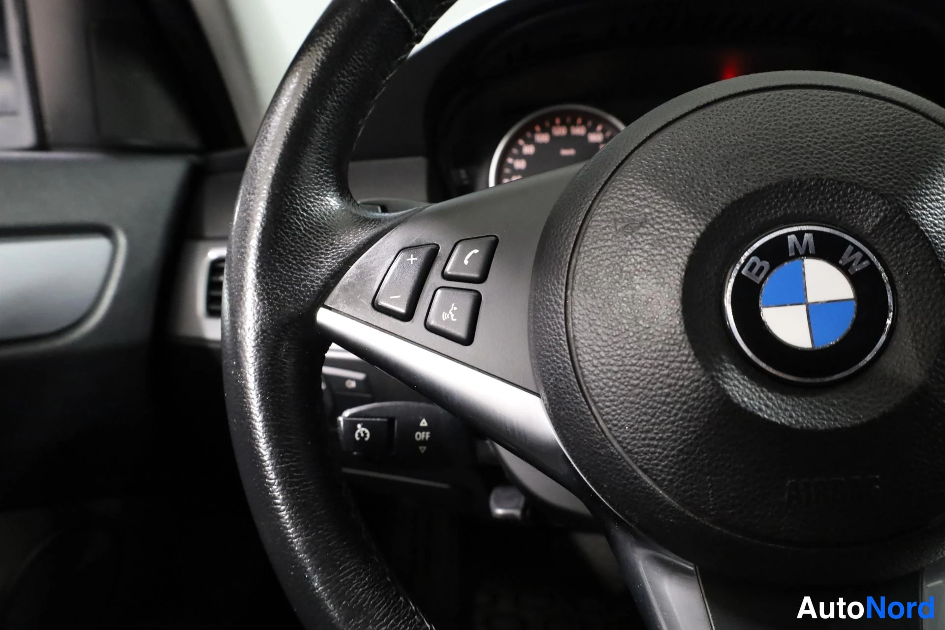 Musta BMW 520d 2009, yksityiskohta, kuva 17