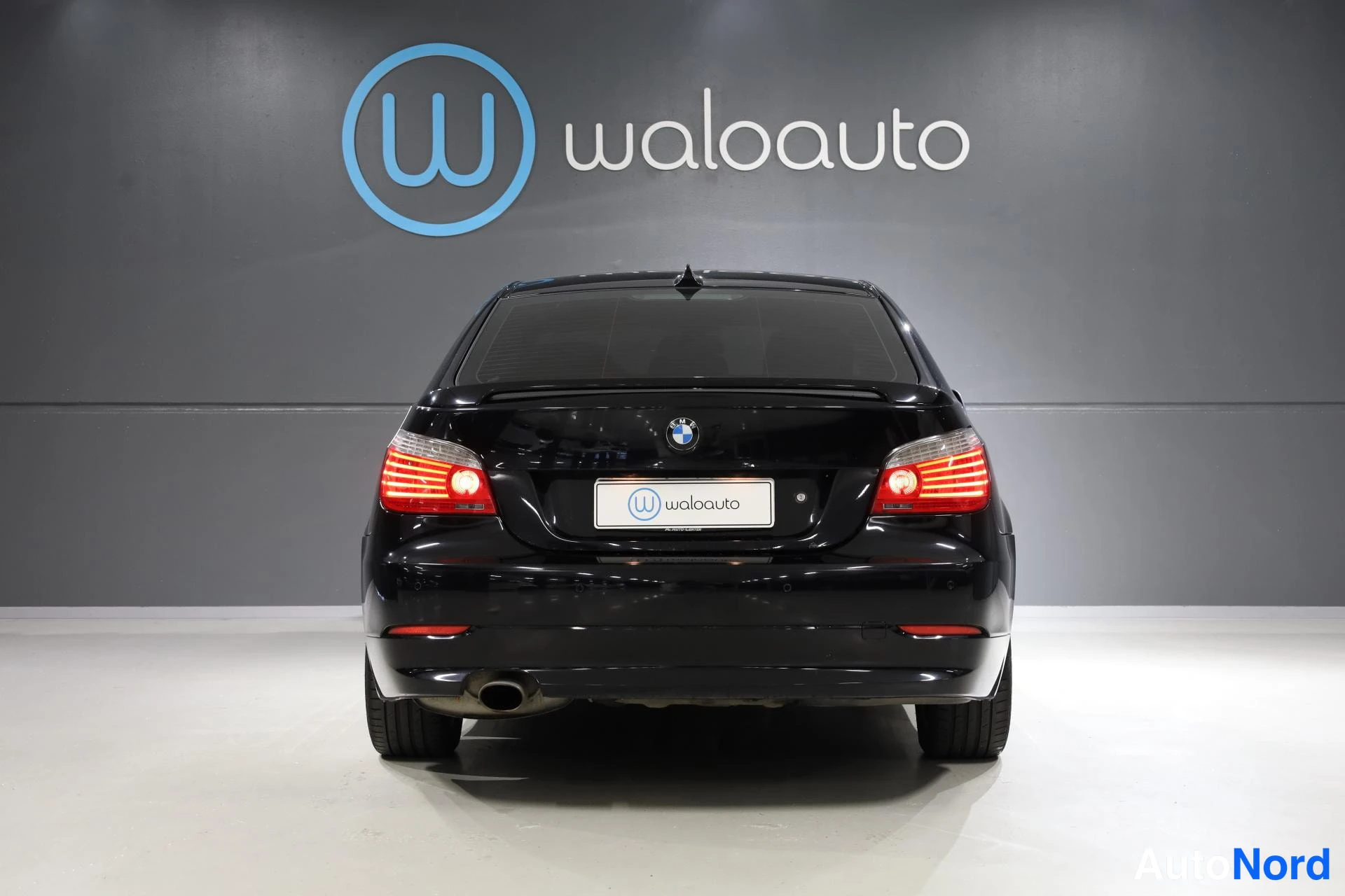 Musta BMW 520d 2009, takaa, kuva 8