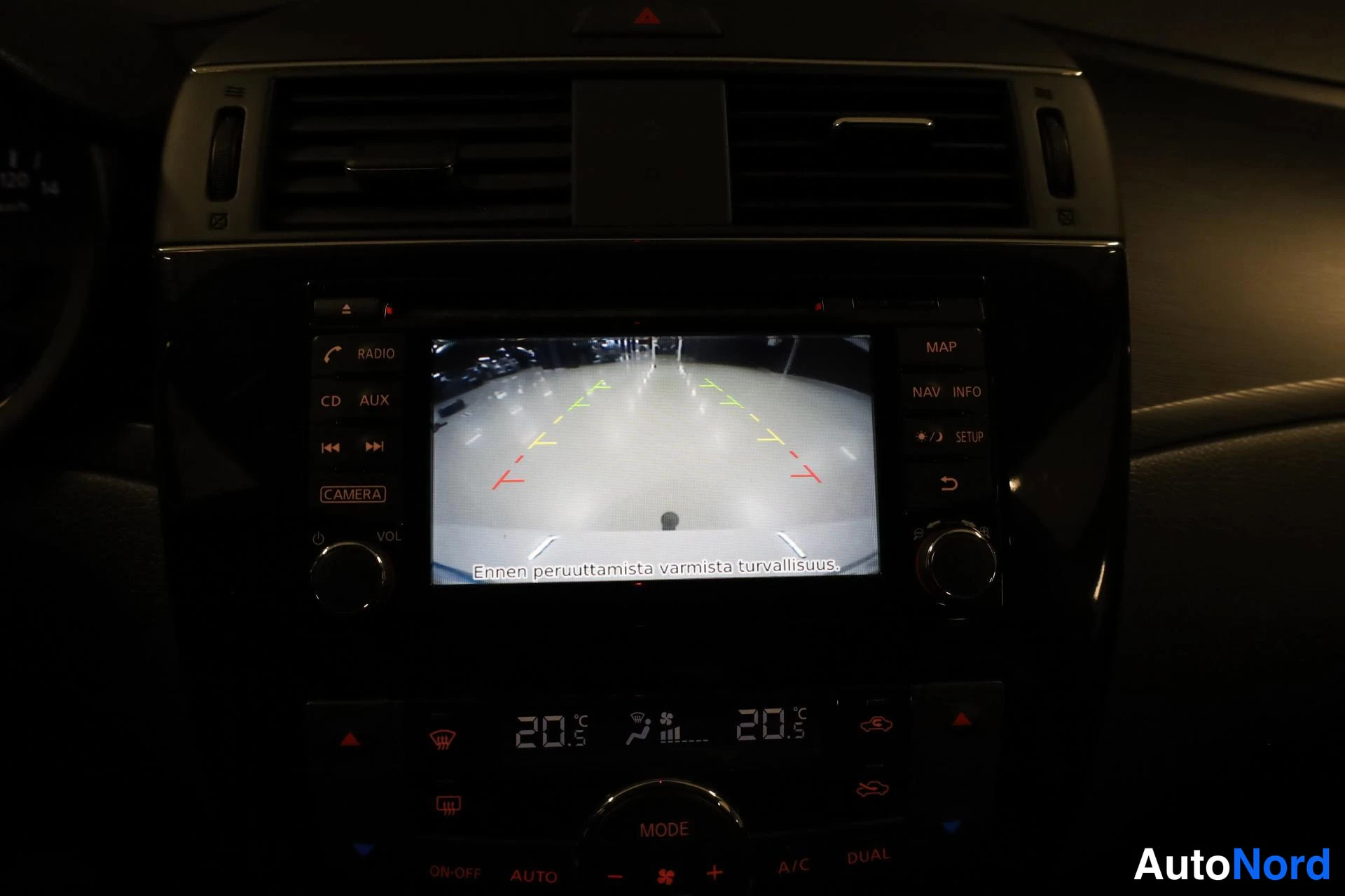 Valkoinen Nissan Pulsar 2017, yksityiskohta, kuva 19