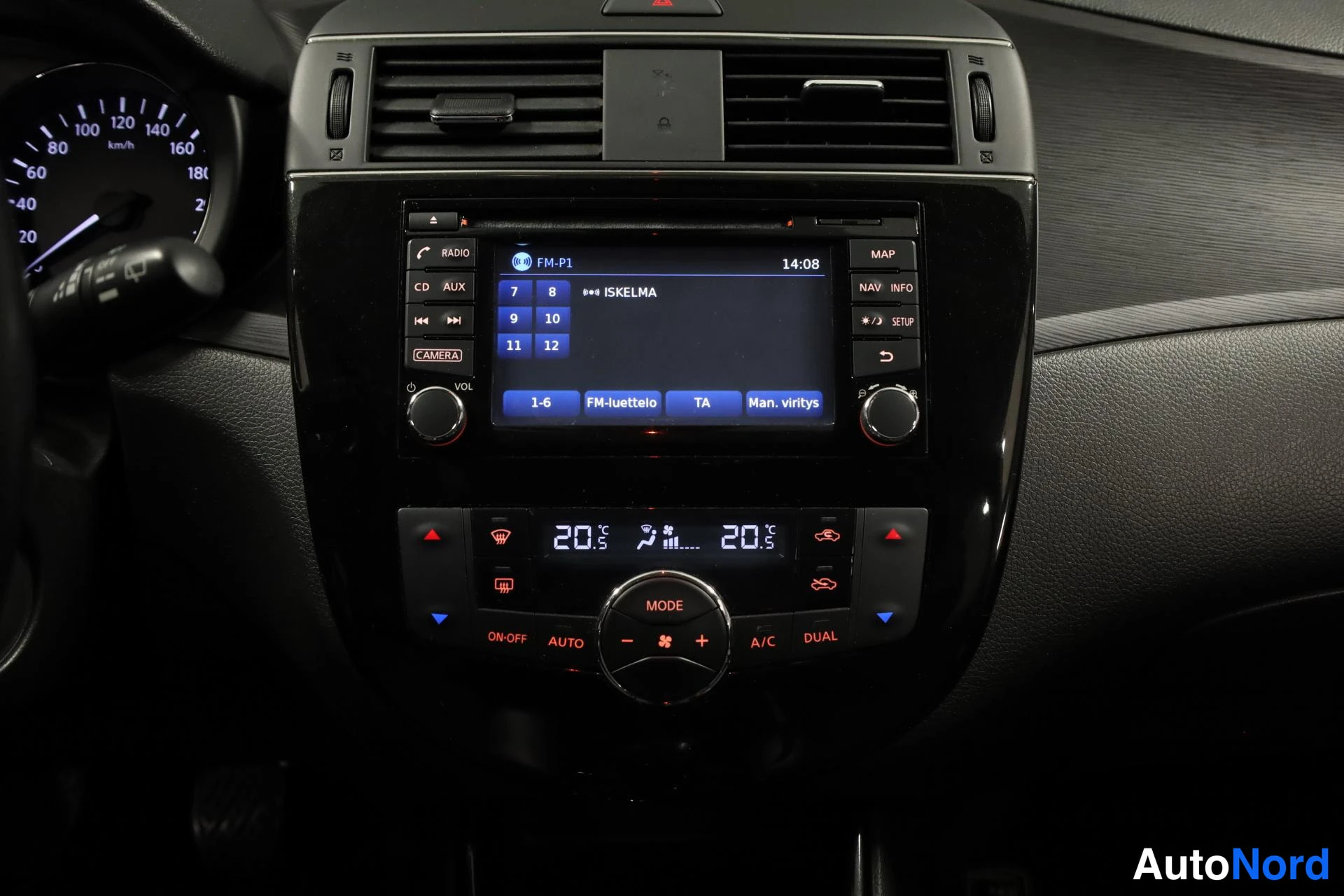 Valkoinen Nissan Pulsar 2017, yksityiskohta, kuva 21