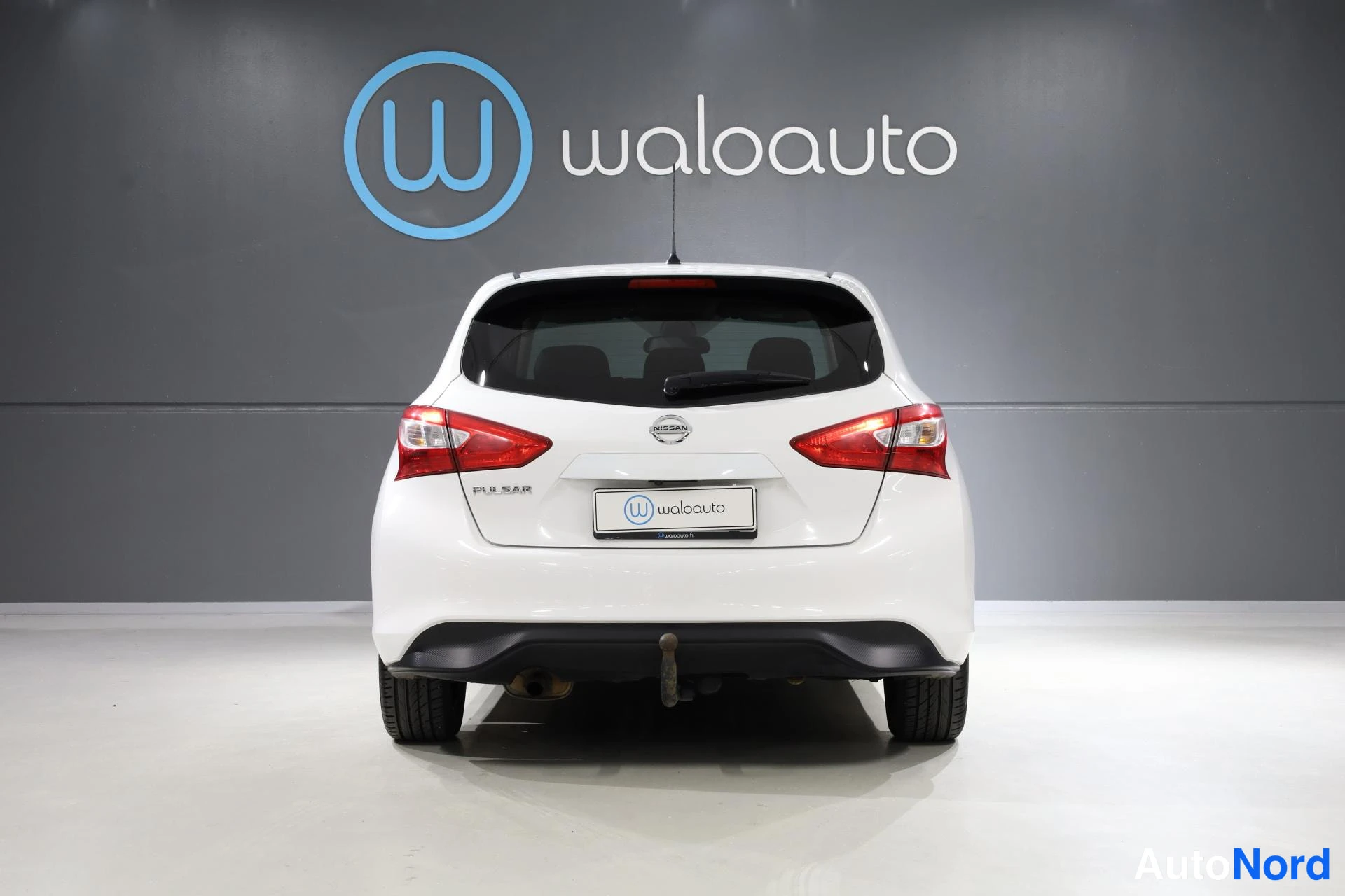 Valkoinen Nissan Pulsar 2017, takaa, kuva 8