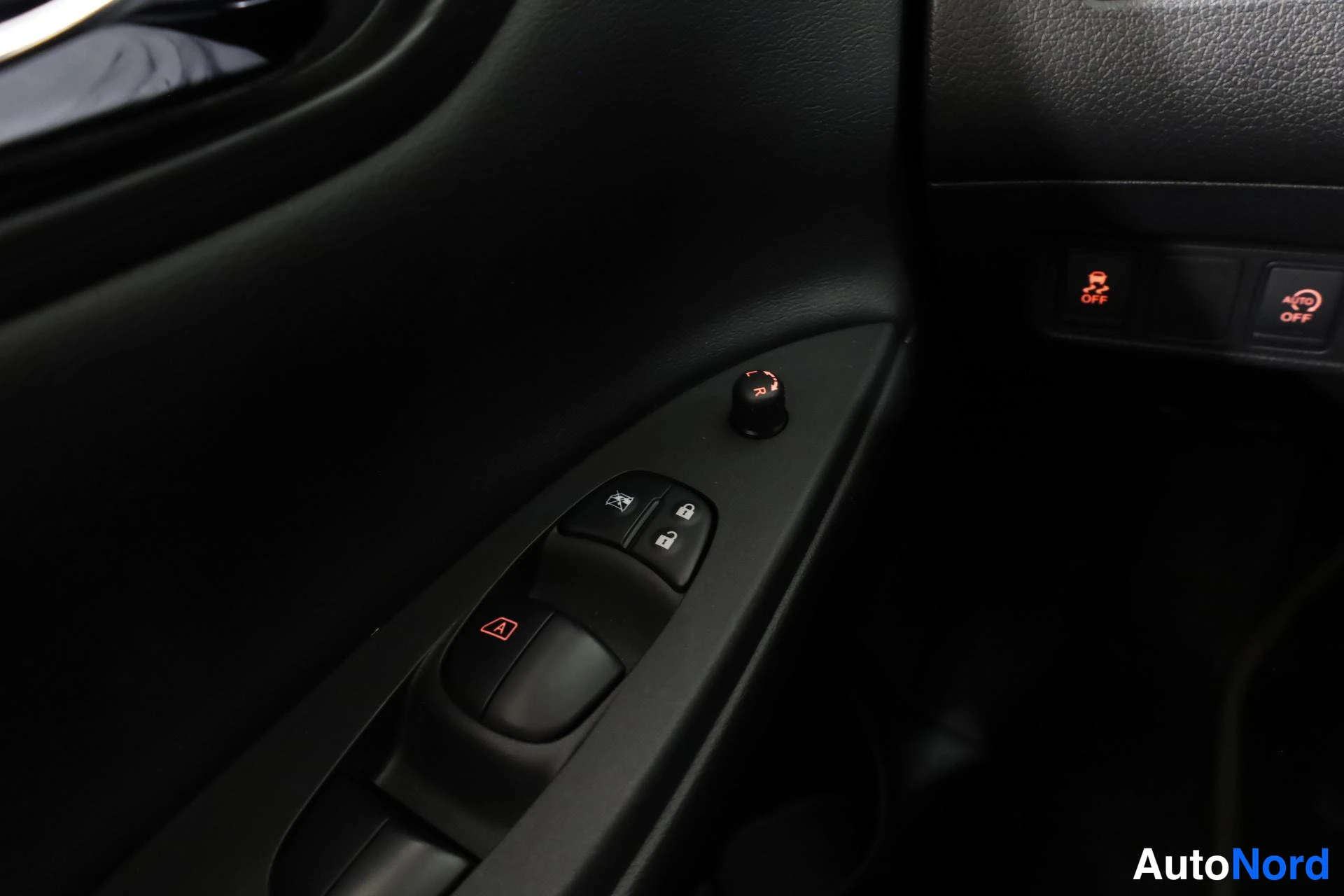 Valkoinen Nissan Pulsar 2017, yksityiskohta, kuva 25