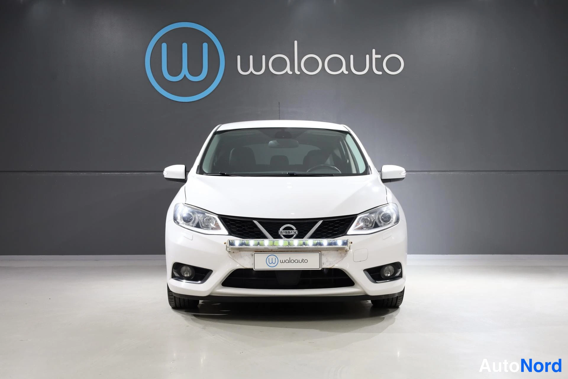 Valkoinen Nissan Pulsar 2017, edestä, kuva 5