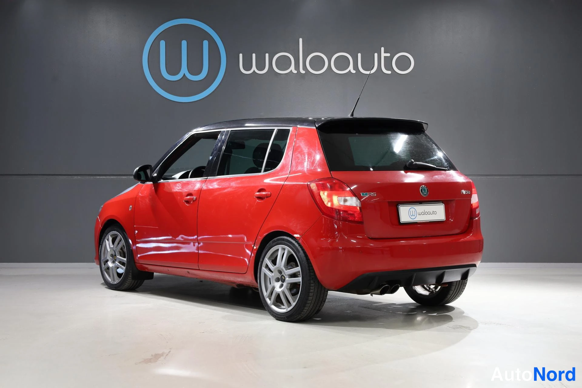 Punainen Skoda Fabia 2011, takaviisto, kuva 6