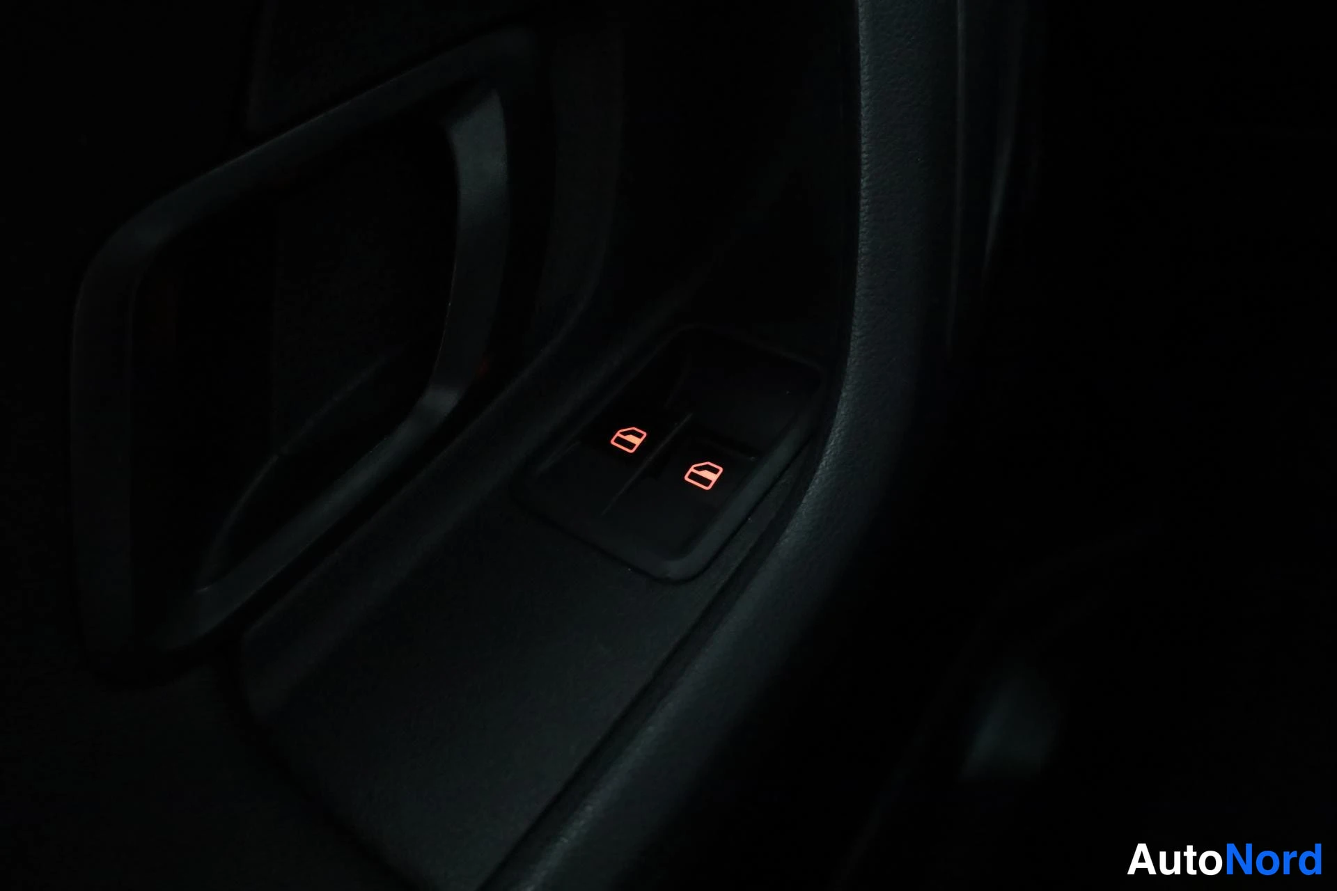 Punainen Skoda Fabia 2011, yksityiskohta, kuva 23