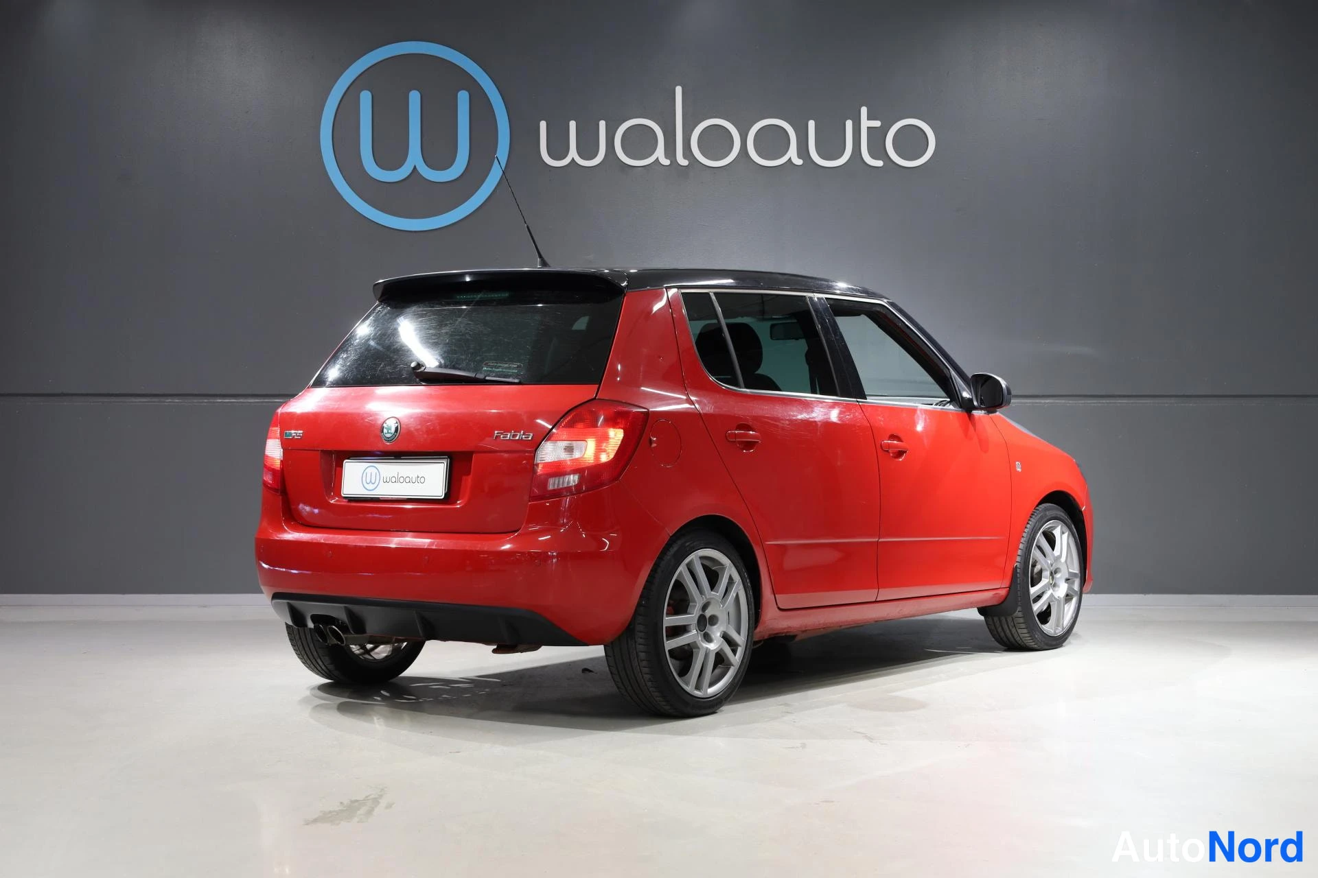 Punainen Skoda Fabia 2011, takaviisto, kuva 7