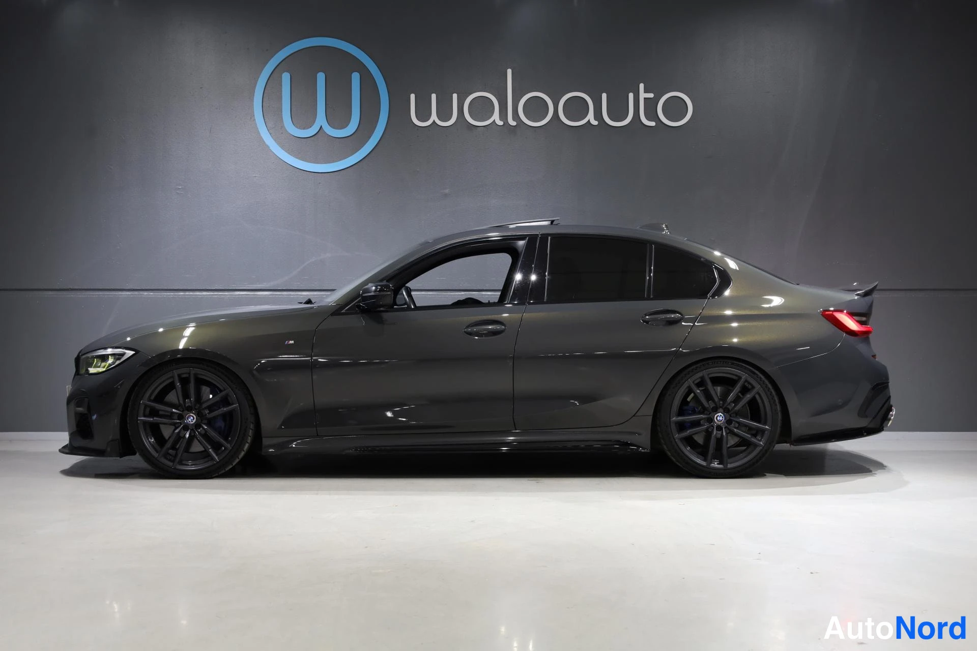 Harmaa BMW M340i xDrive 2020, sivulta, kuva 5