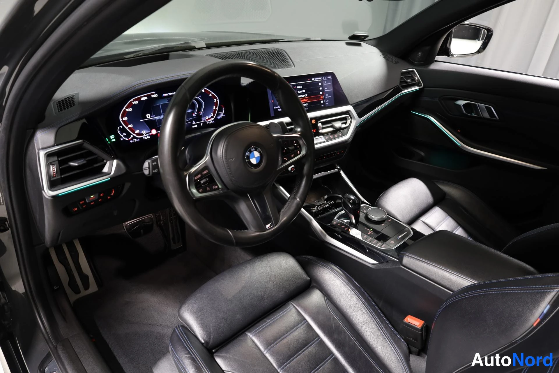 Harmaa BMW M340i xDrive 2020, ohjaamo, kuva 11
