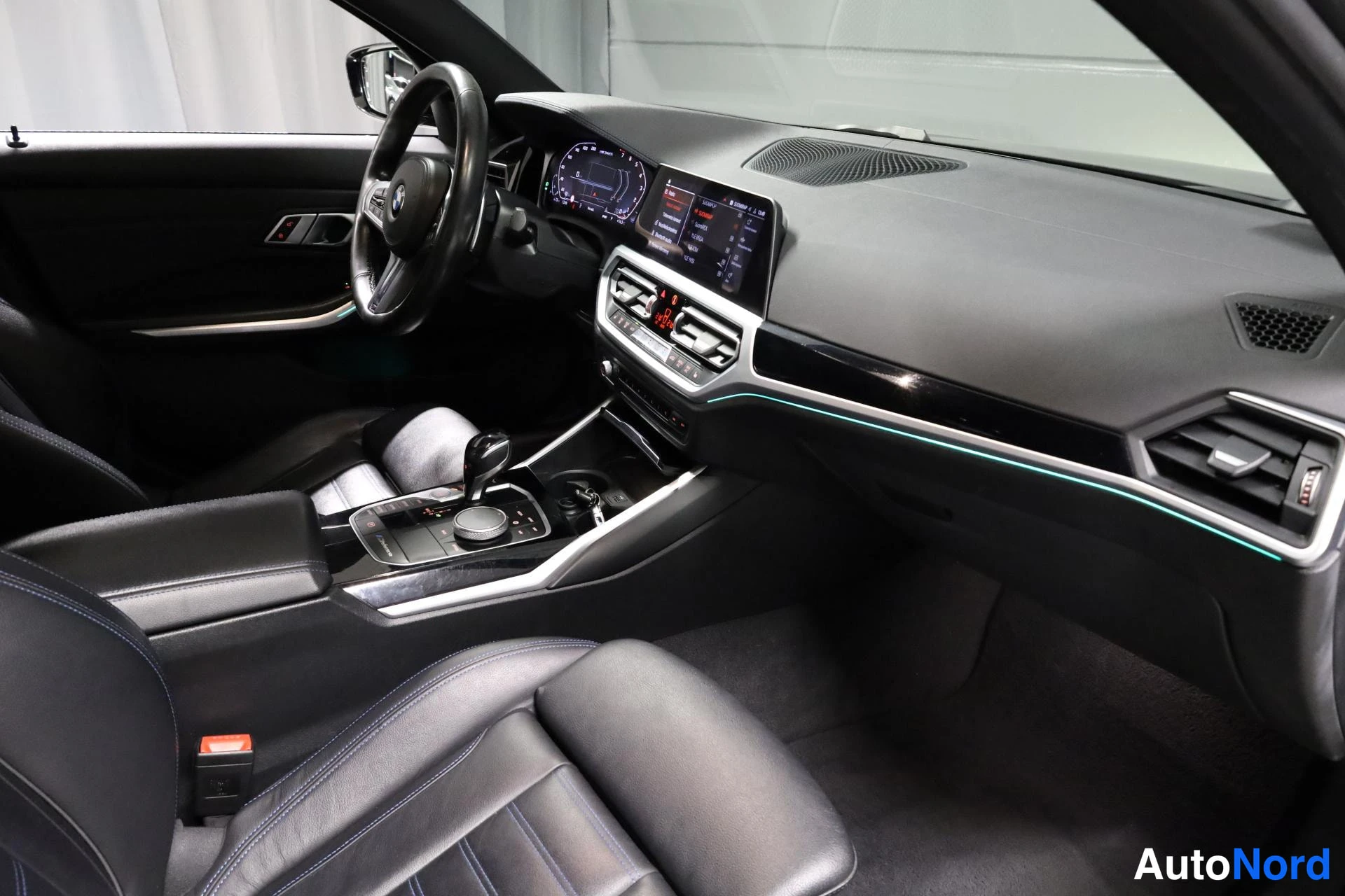 Harmaa BMW M340i xDrive 2020, ohjaamo, kuva 13