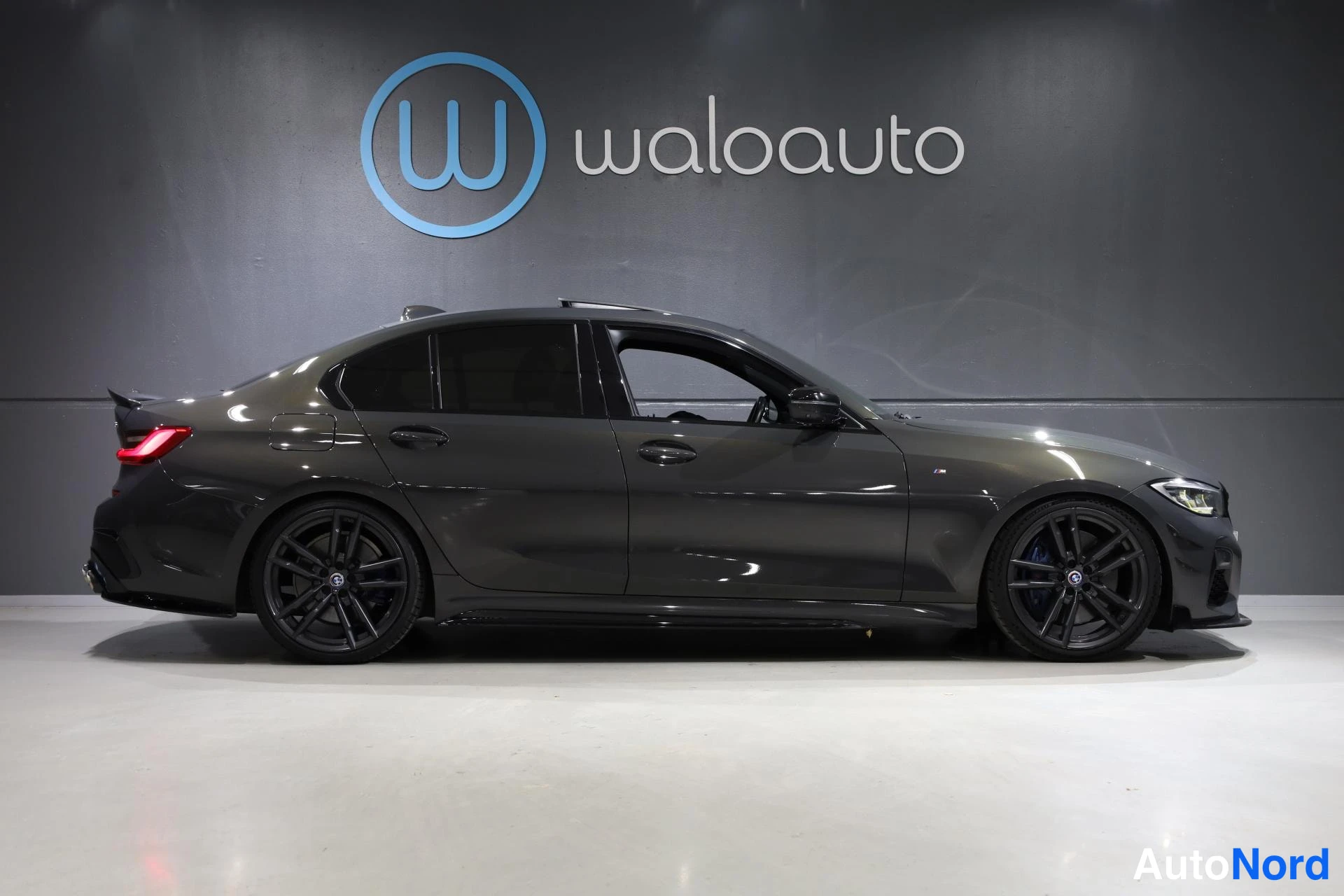 Harmaa BMW M340i xDrive 2020, sivulta, kuva 6