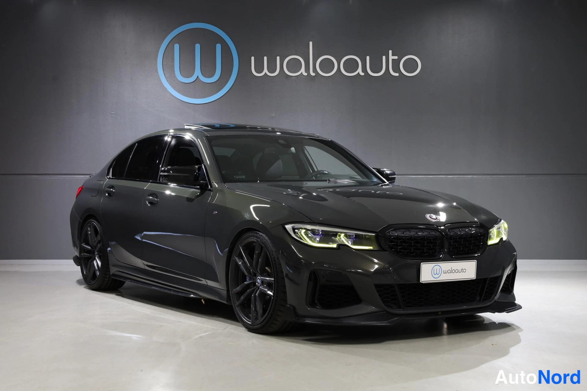 Harmaa BMW M340i xDrive 2020, etuviisto, keula oikealle, kuva 2