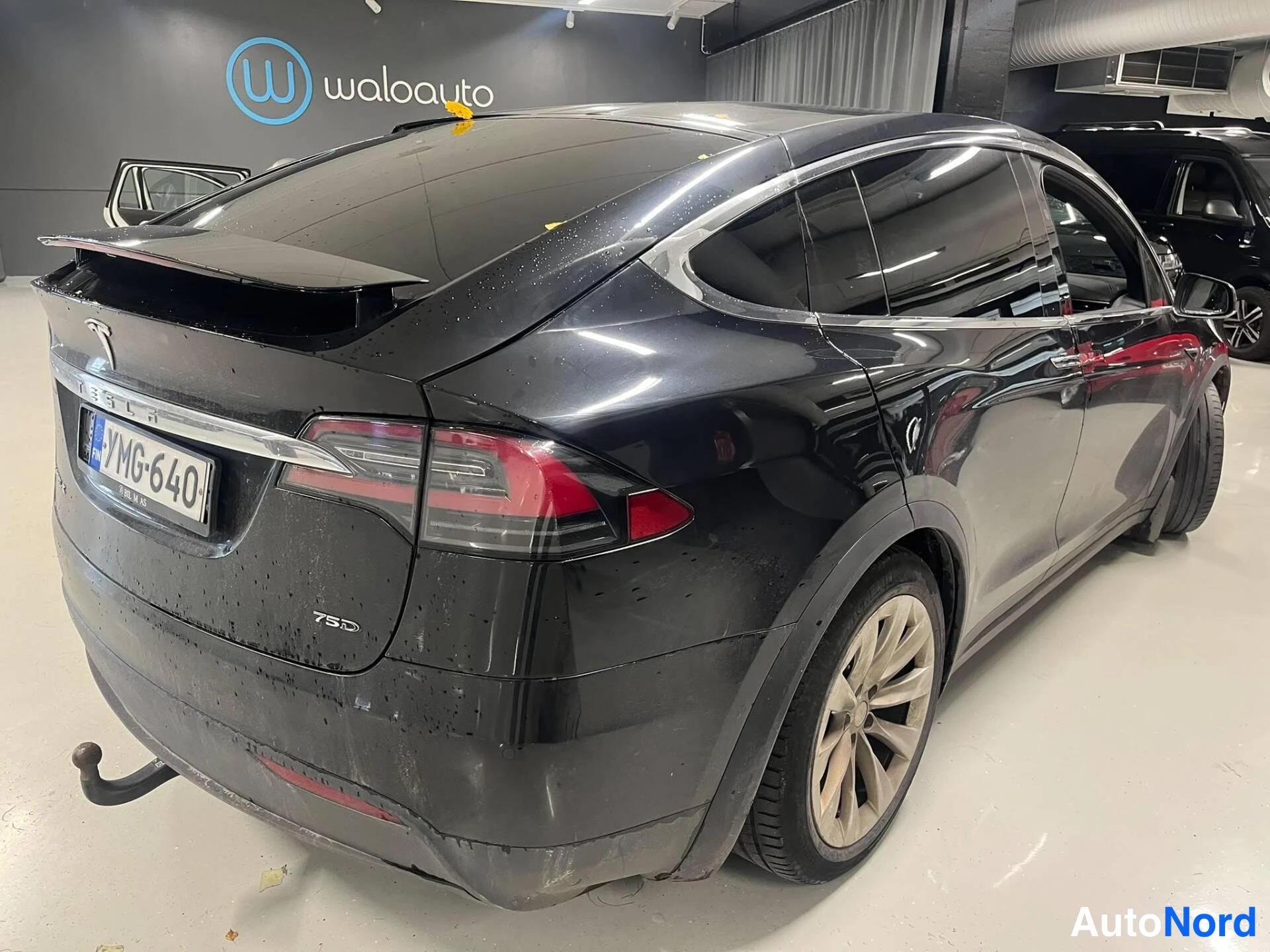 Musta Tesla Model X 2018, takaviisto, kuva 4