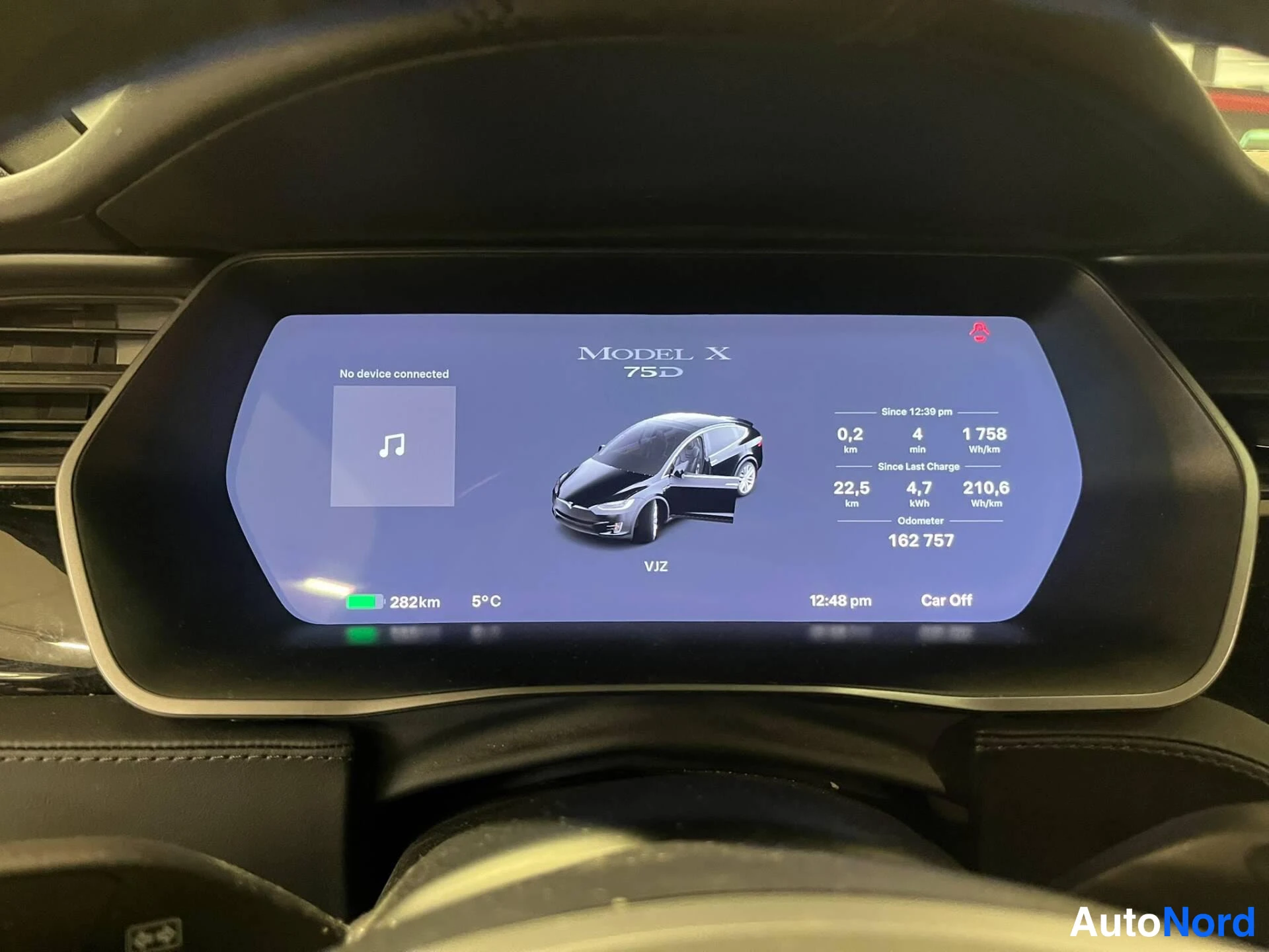 Musta Tesla Model X 2018, yksityiskohta, kuva 9