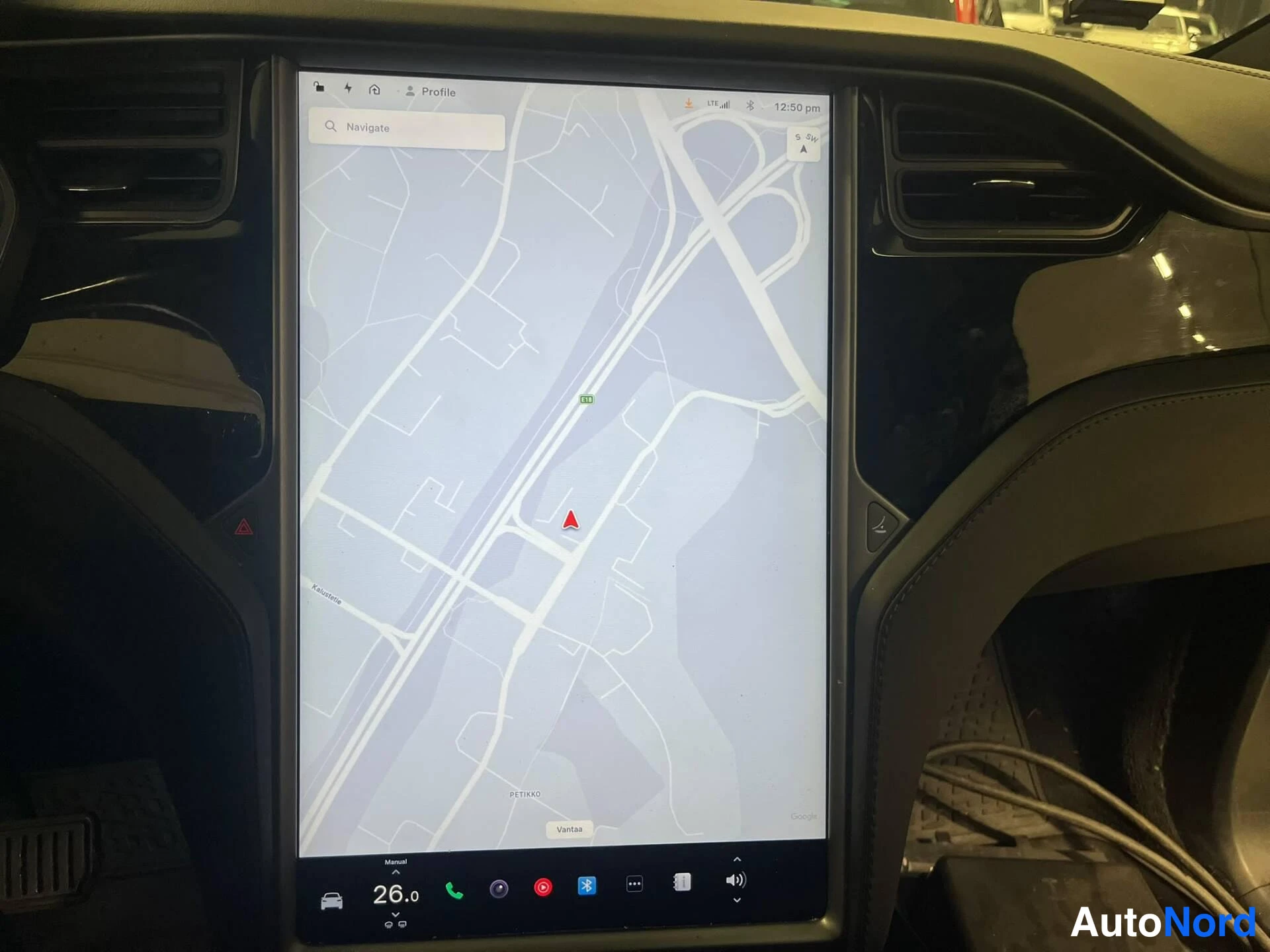 Musta Tesla Model X 2018, yksityiskohta, kuva 10