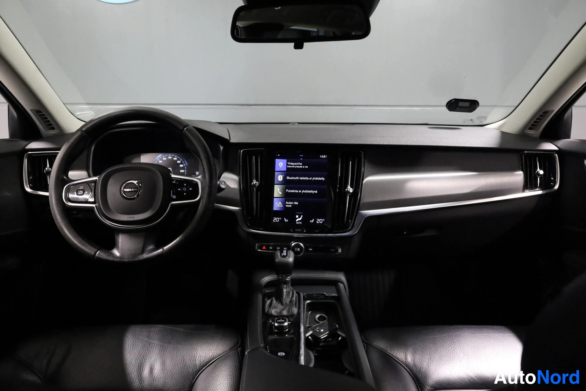 Valkoinen Volvo V90 2017, ohjaamo, kuva 10