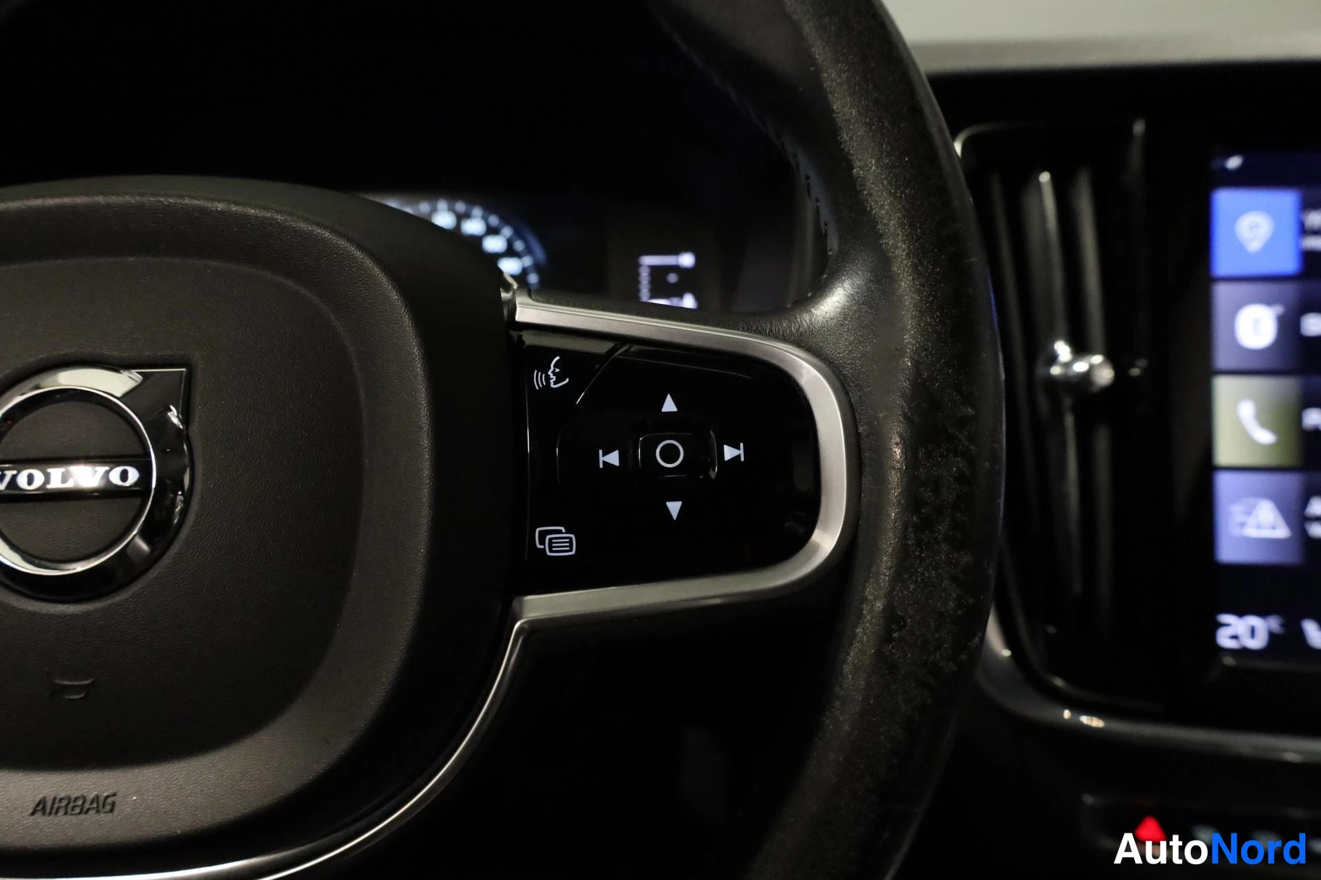 Valkoinen Volvo V90 2017, yksityiskohta, kuva 18