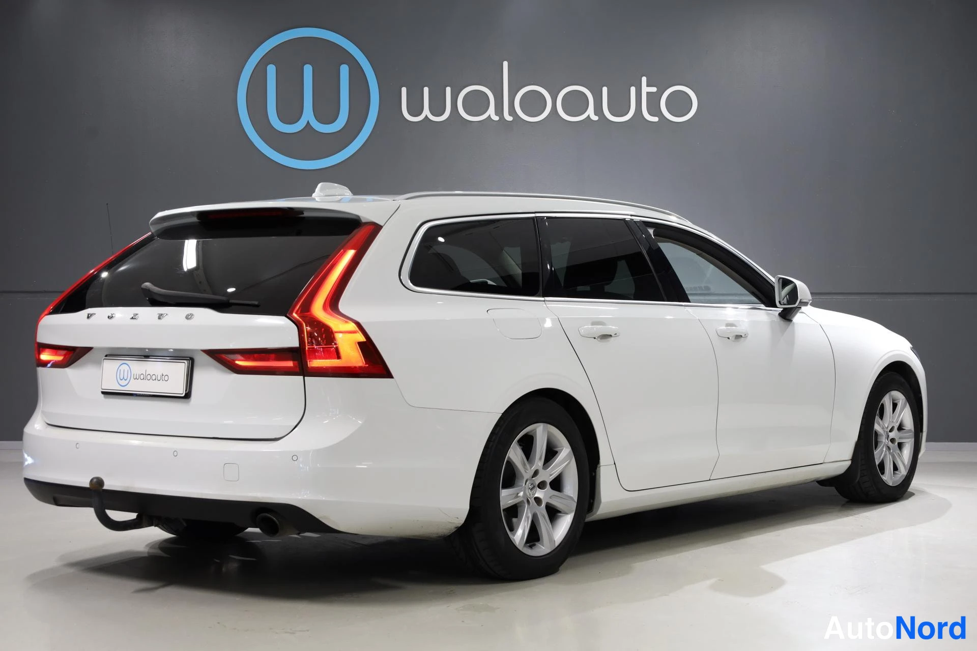 Valkoinen Volvo V90 2017, takaviisto, kuva 7