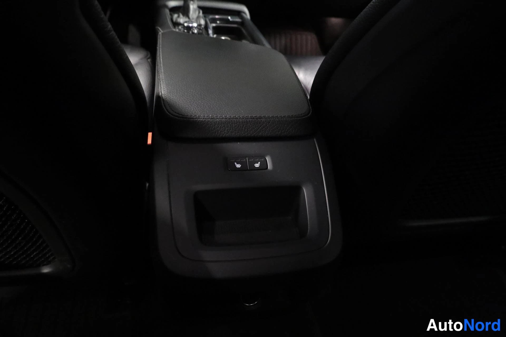 Valkoinen Volvo V90 2017, yksityiskohta, kuva 24