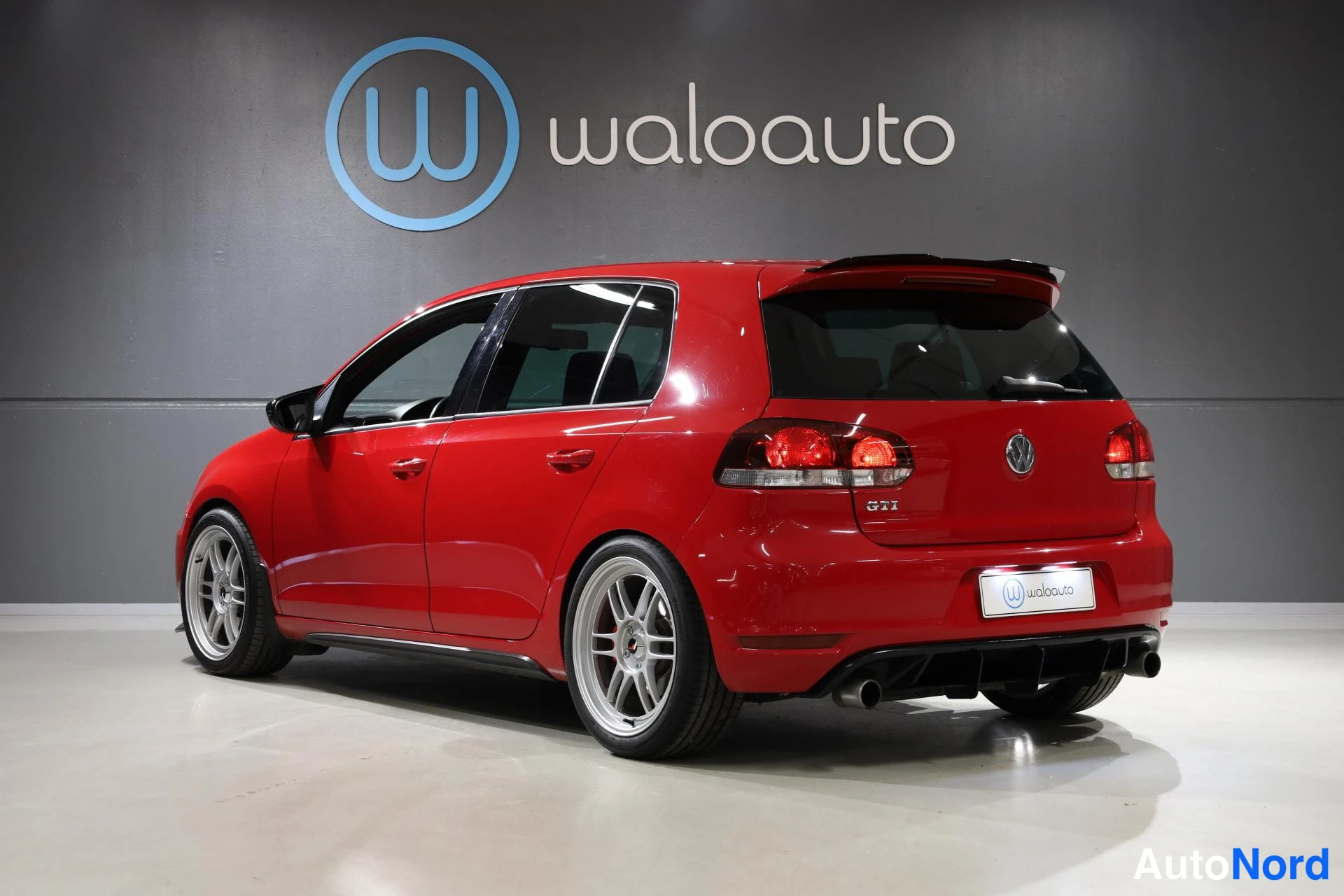 Punainen Volkswagen Golf 2009, takaviisto, kuva 6