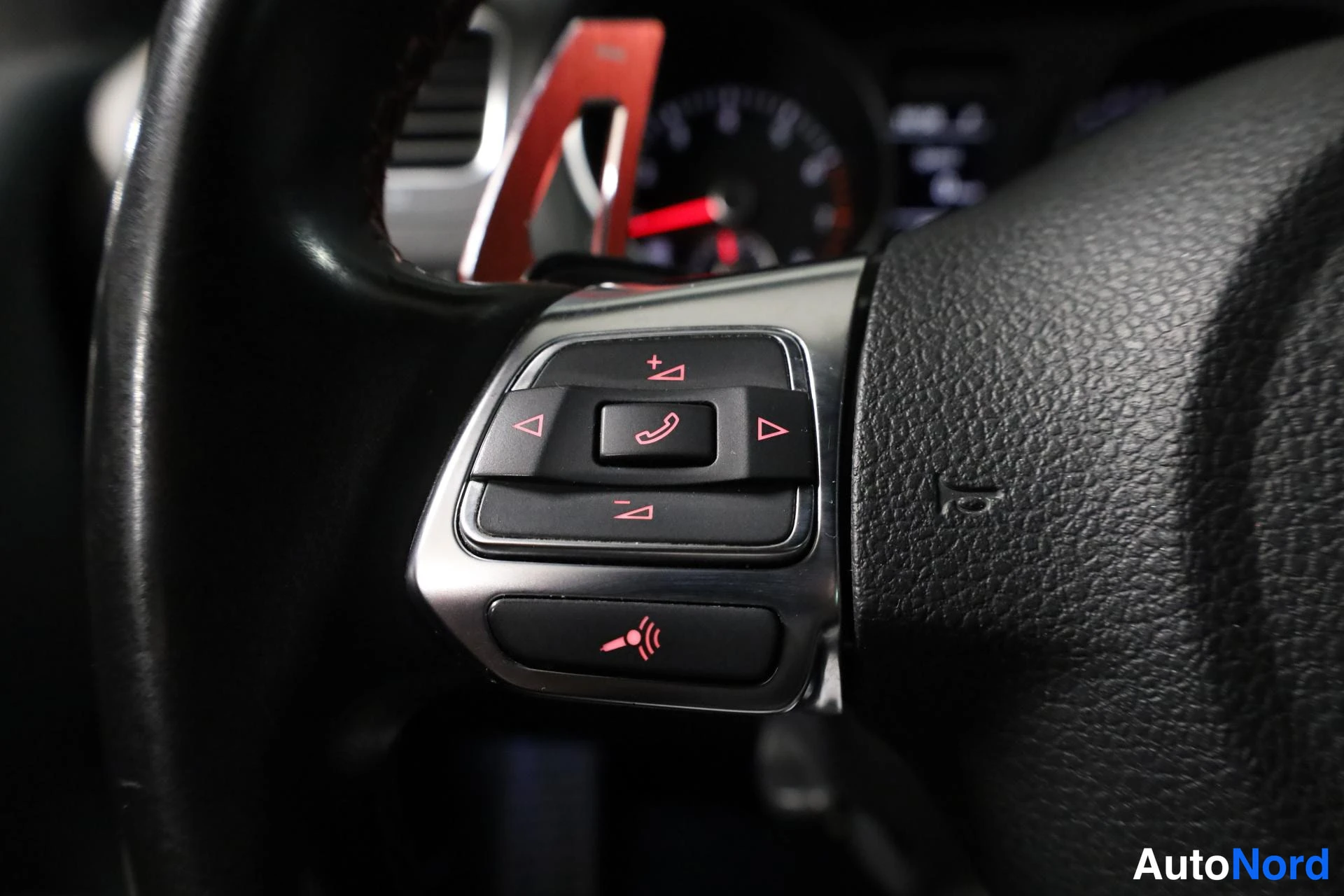 Punainen Volkswagen Golf 2009, yksityiskohta, kuva 16