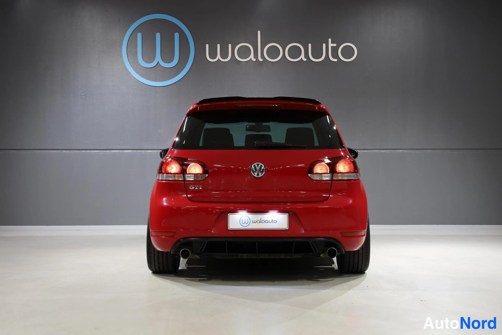 Punainen Volkswagen Golf 2009, takaa, kuva 8