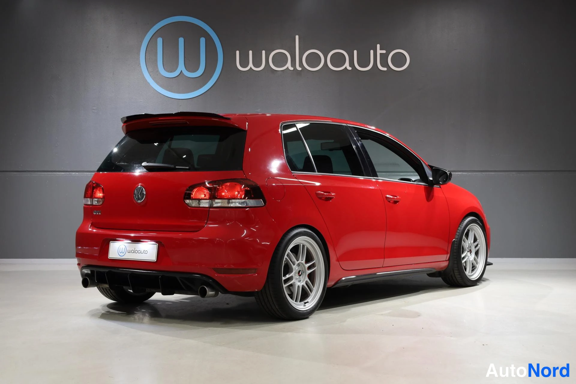 Punainen Volkswagen Golf 2009, takaviisto, kuva 7