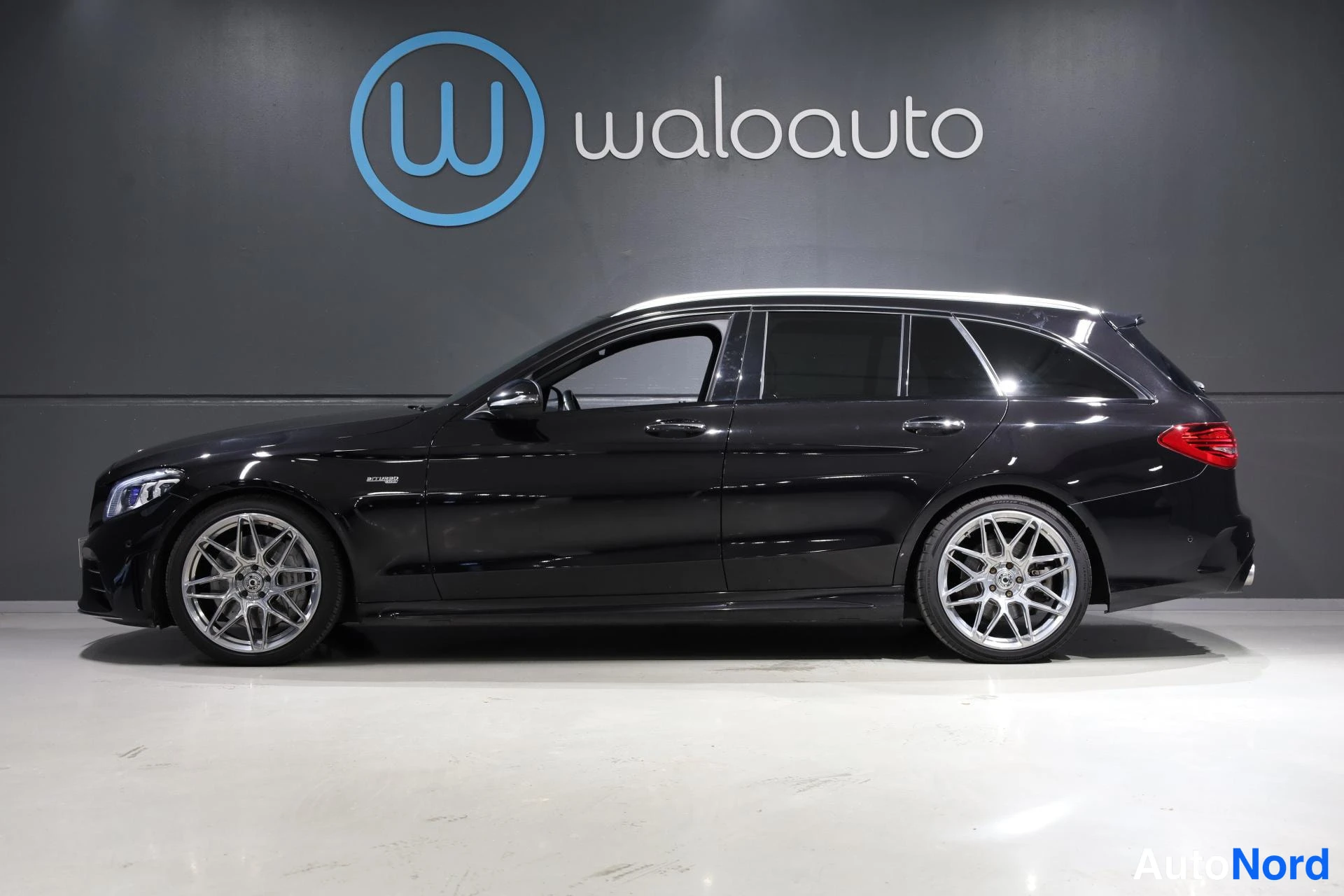 Musta Mercedes-Benz C 43 AMG 2019, sivulta, kuva 4