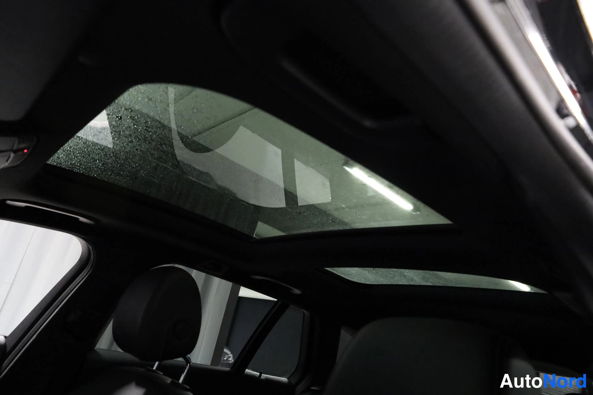 Musta Mercedes-Benz C 43 AMG 2019, ohjaamo, kuva 17