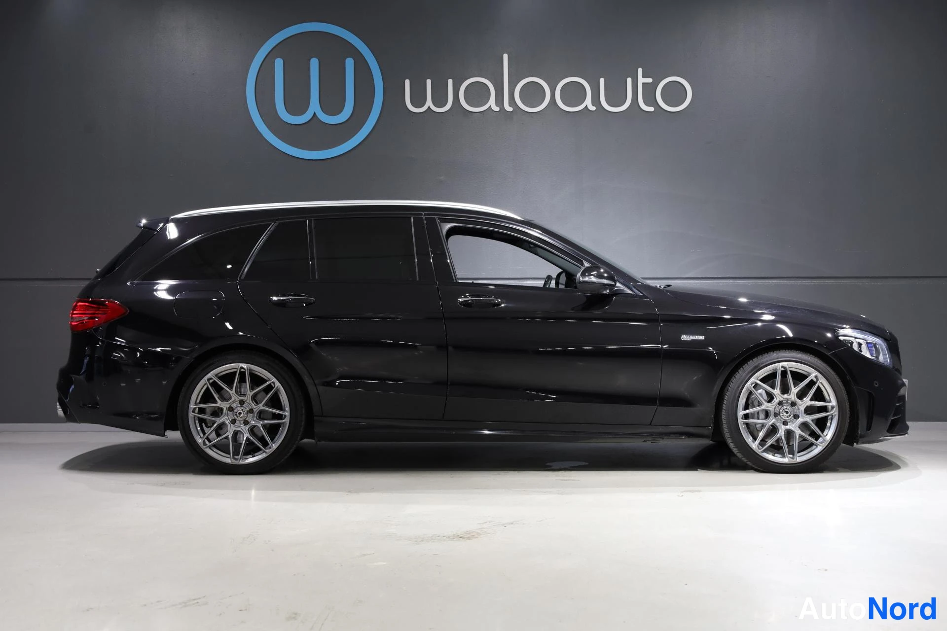 Musta Mercedes-Benz C 43 AMG 2019, sivulta, kuva 5