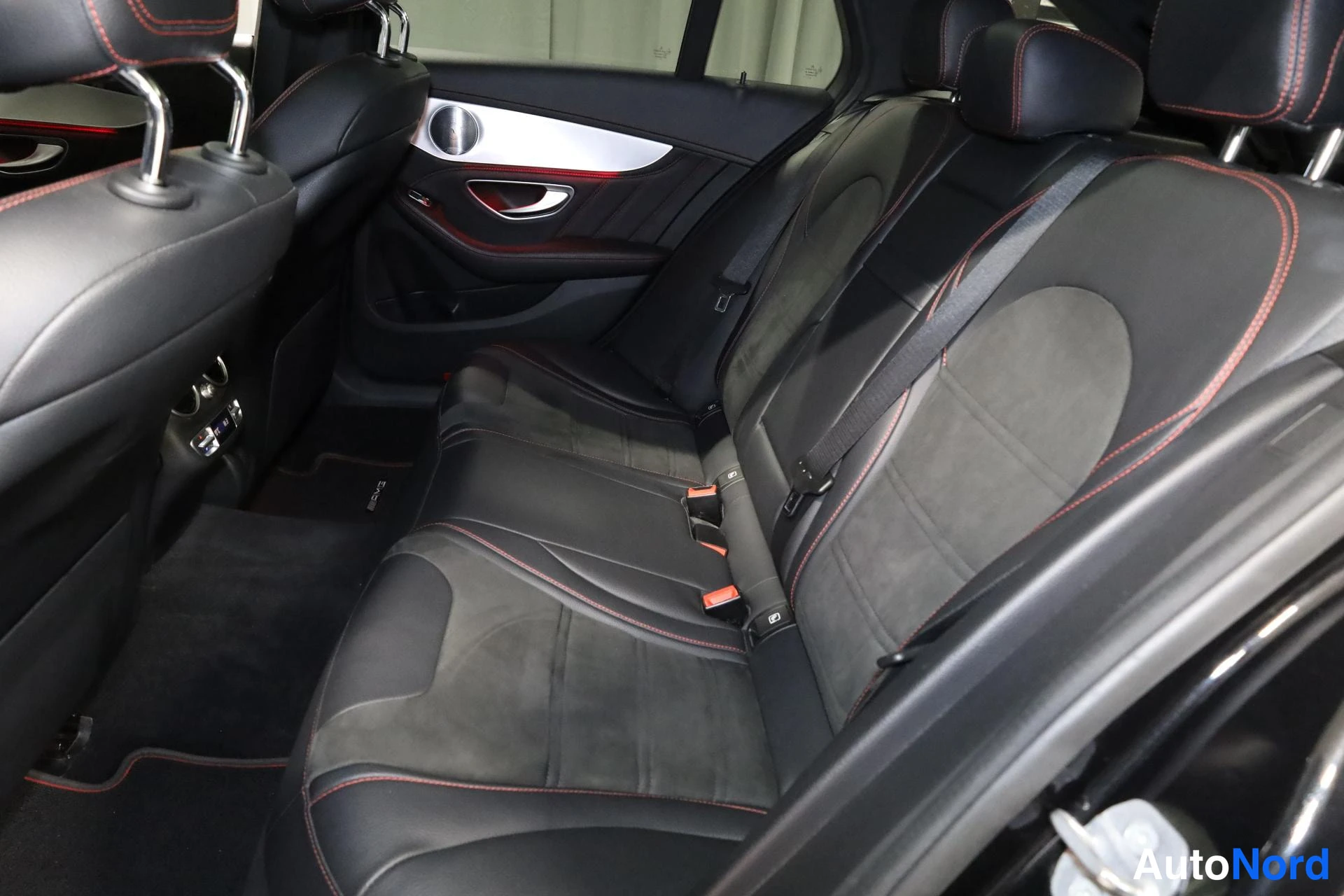 Musta Mercedes-Benz C 43 AMG 2019, takaistuimet, kuva 20