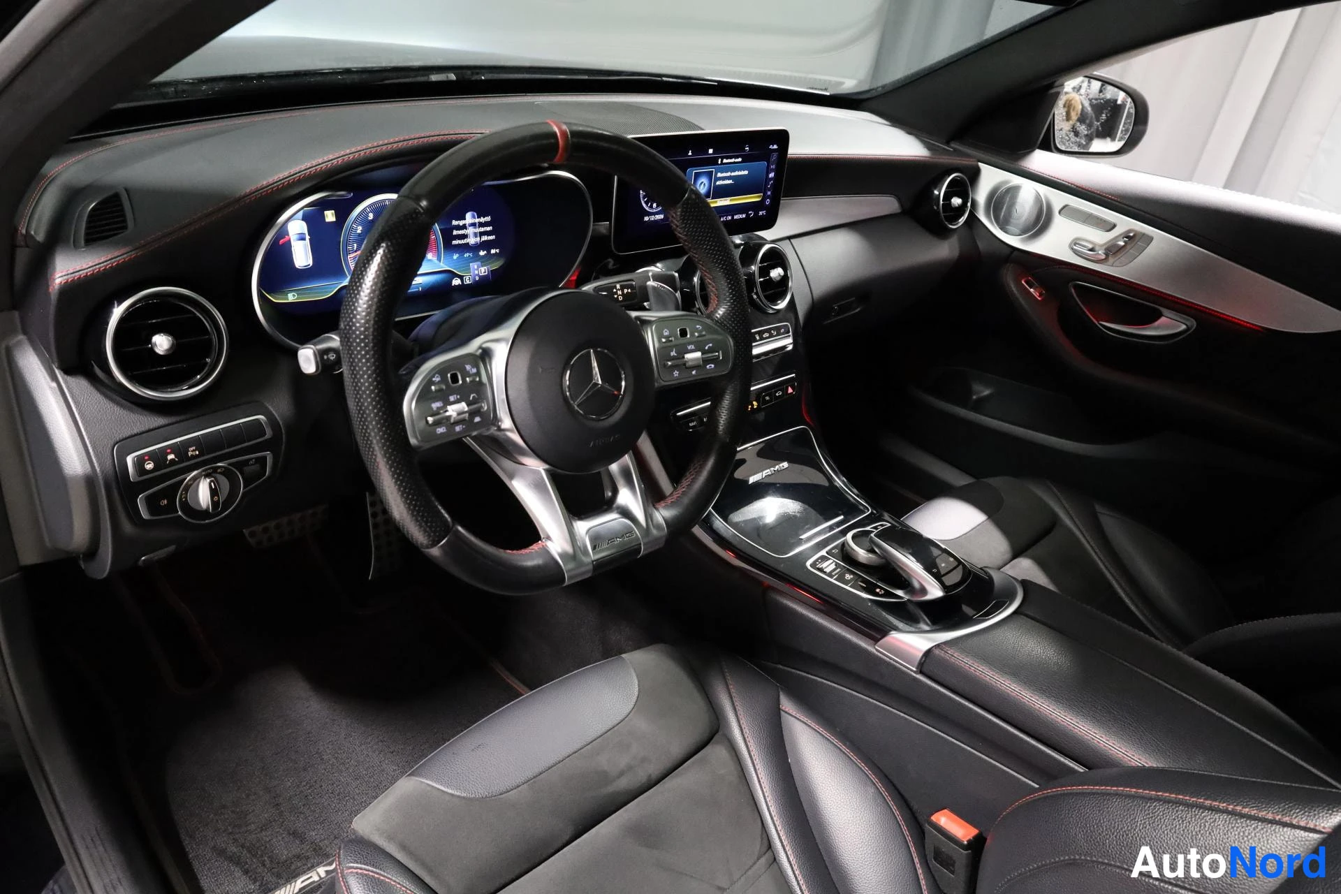 Musta Mercedes-Benz C 43 AMG 2019, ohjaamo, kuva 9