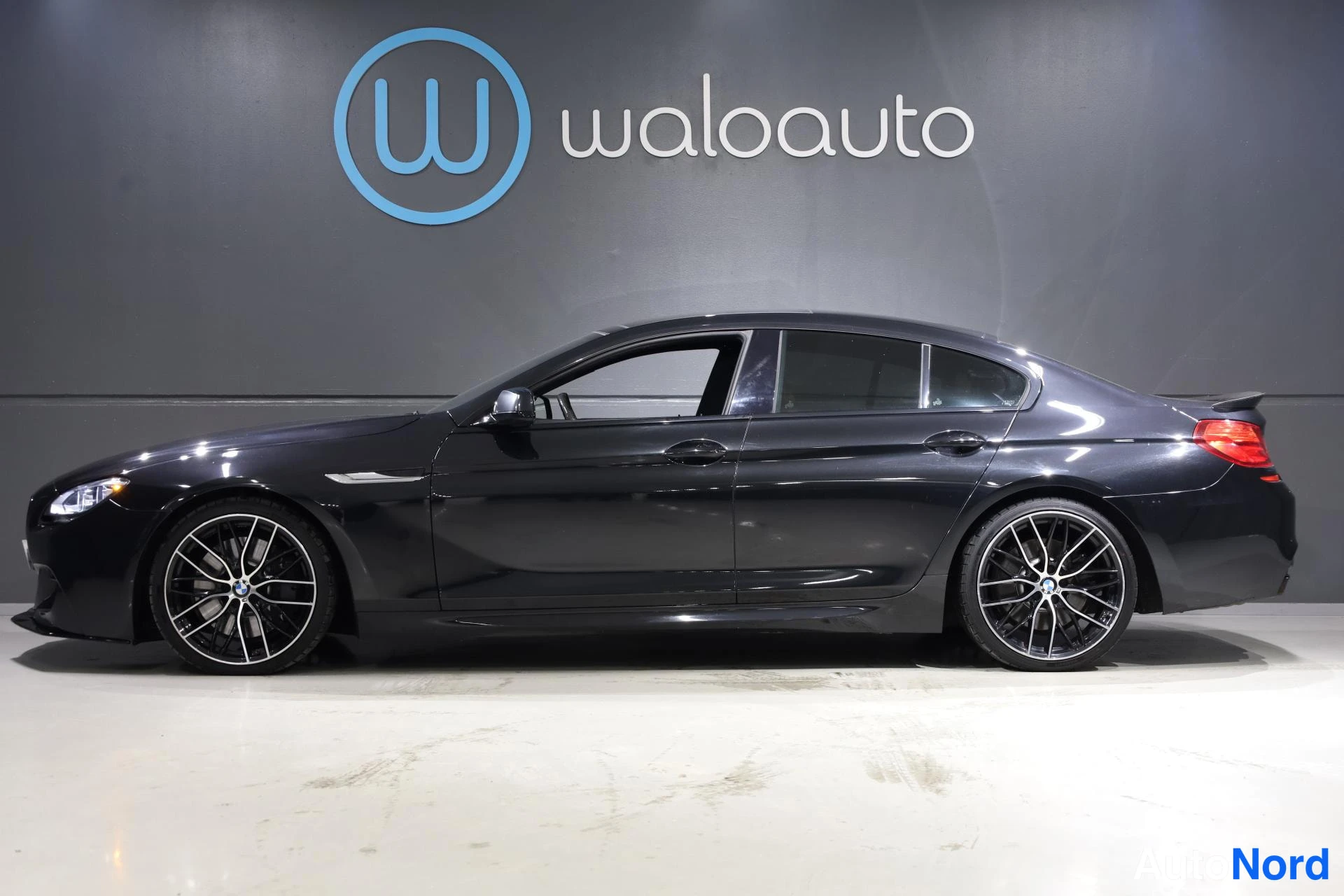 Musta BMW 650i 2012, etuviisto, keula vasemmalle, kuva 2