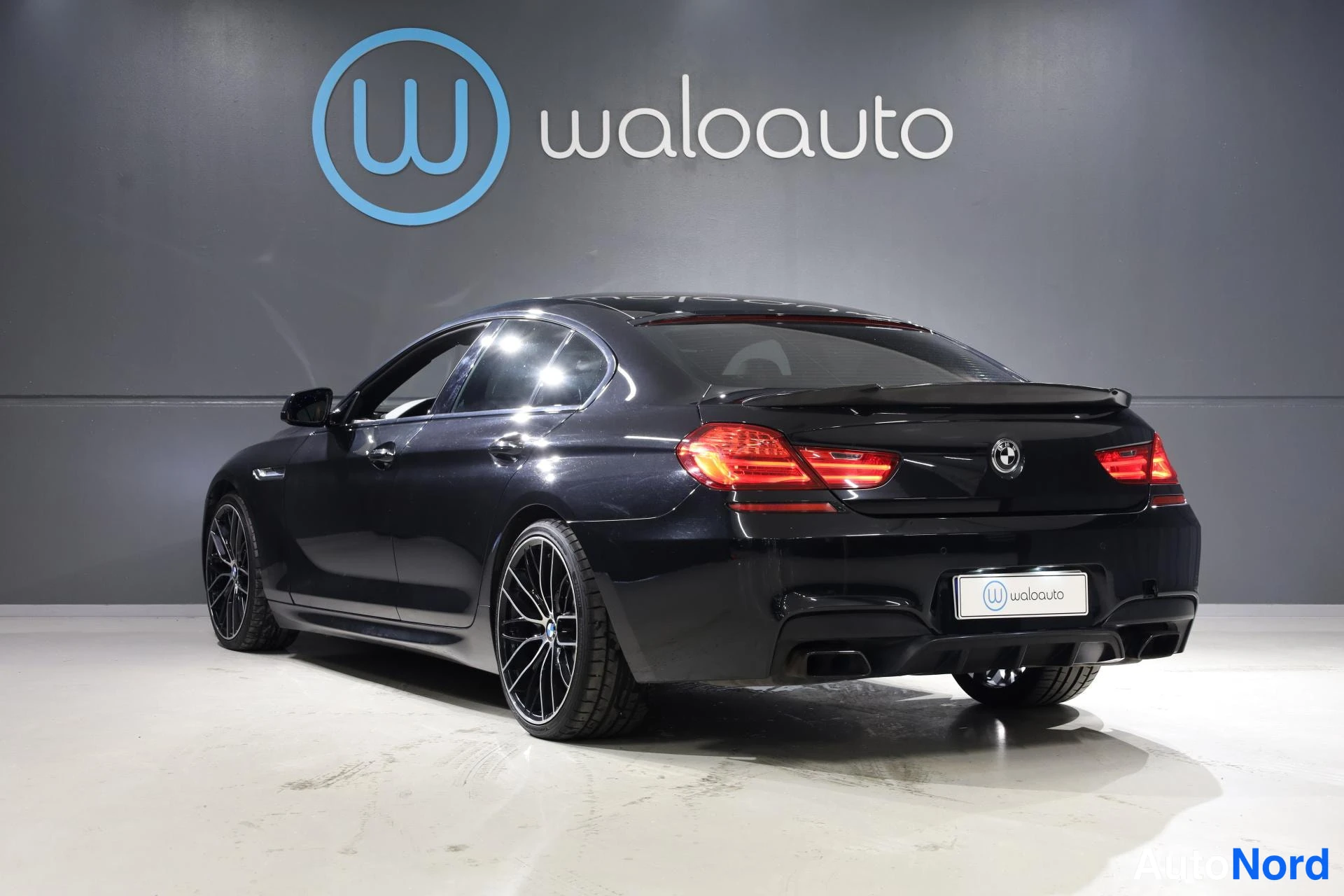Musta BMW 650i 2012, takaviisto, kuva 8
