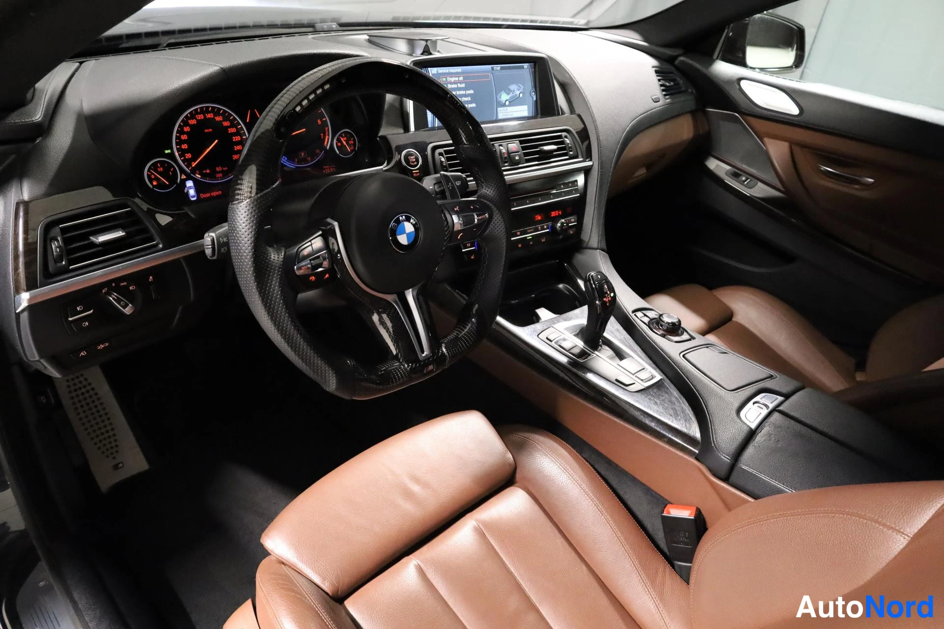 Musta BMW 650i 2012, ohjaamo, kuva 11