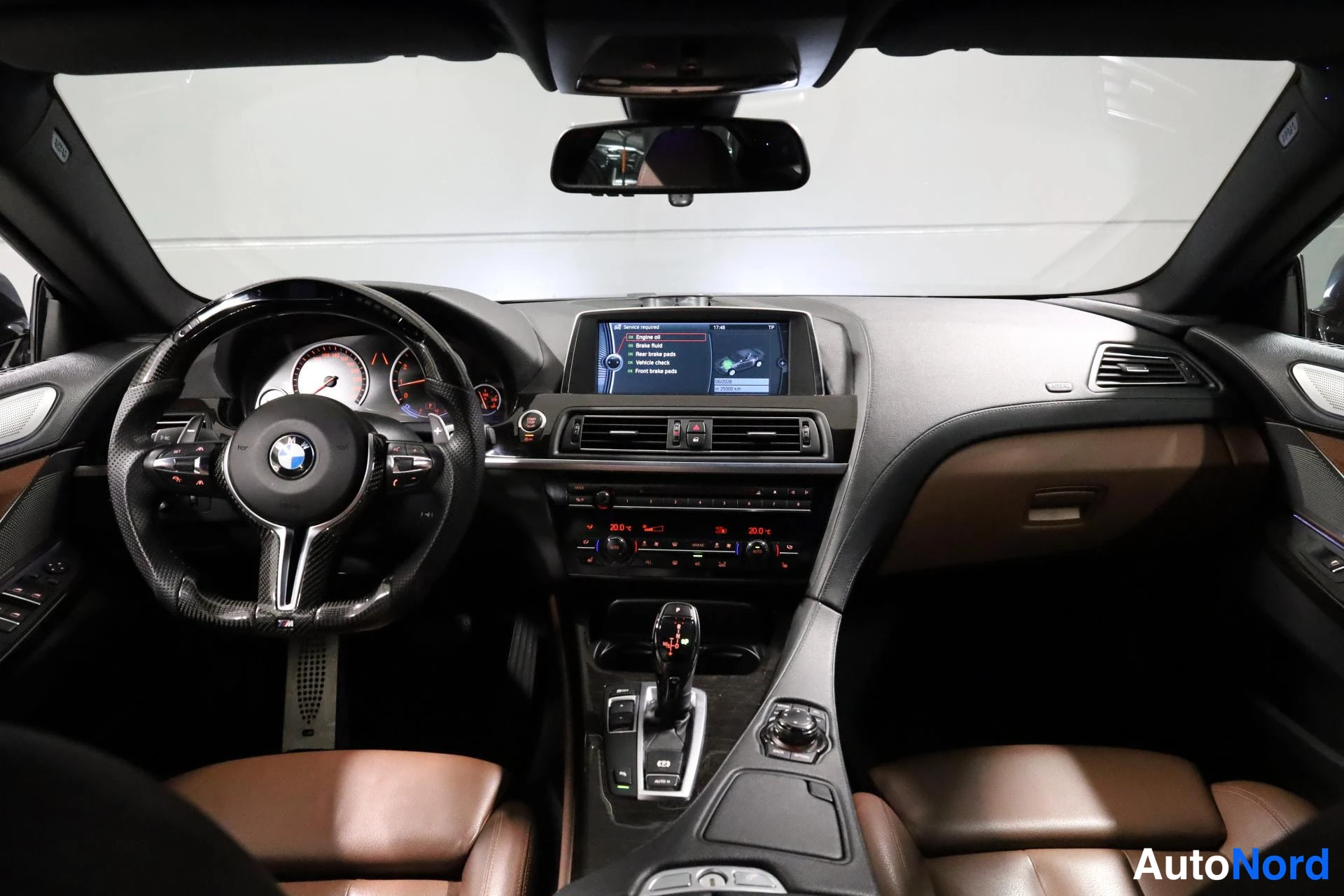 Musta BMW 650i 2012, ohjaamo, kuva 12