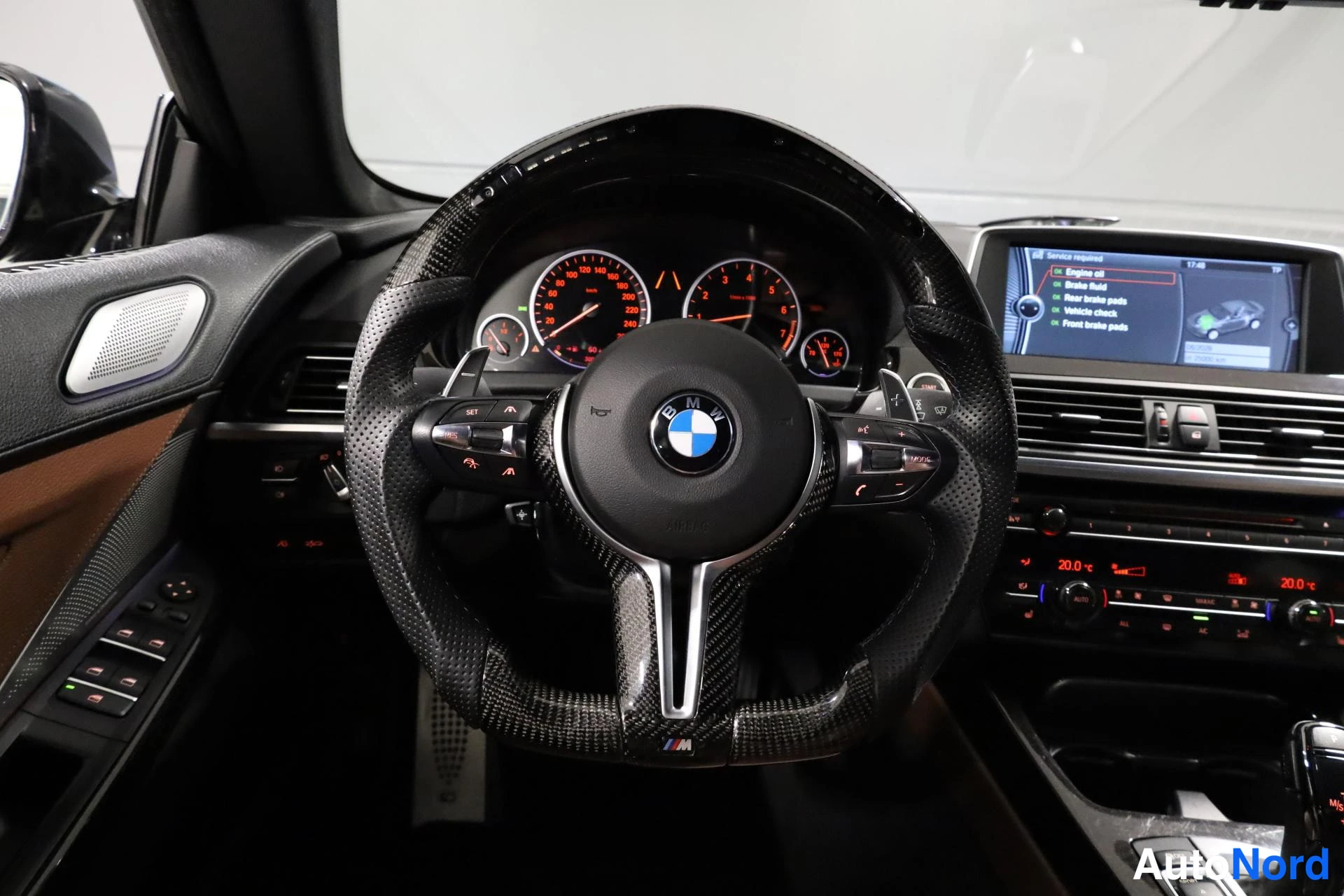 Musta BMW 650i 2012, ohjaamo, kuva 14
