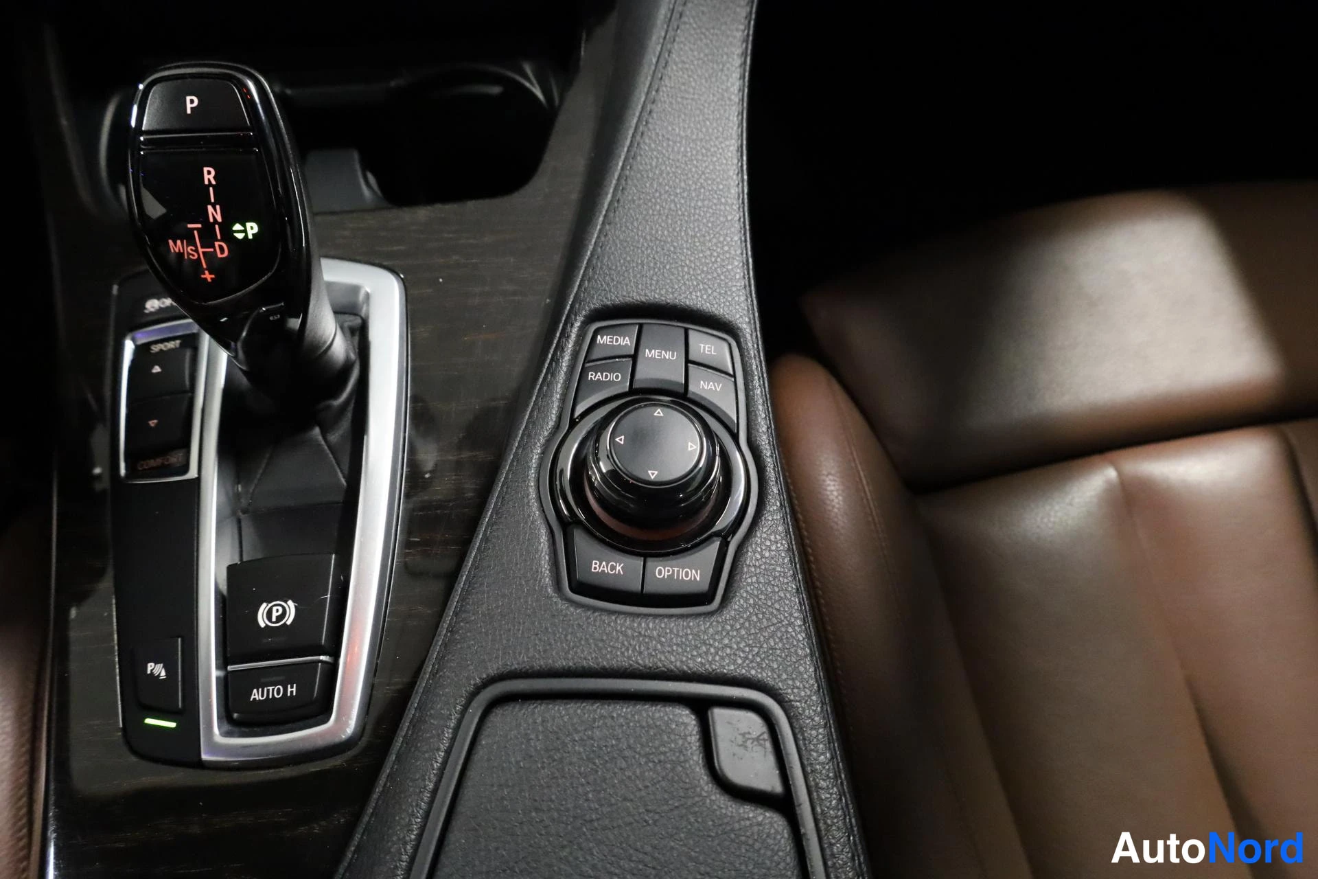 Musta BMW 650i 2012, yksityiskohta, kuva 28