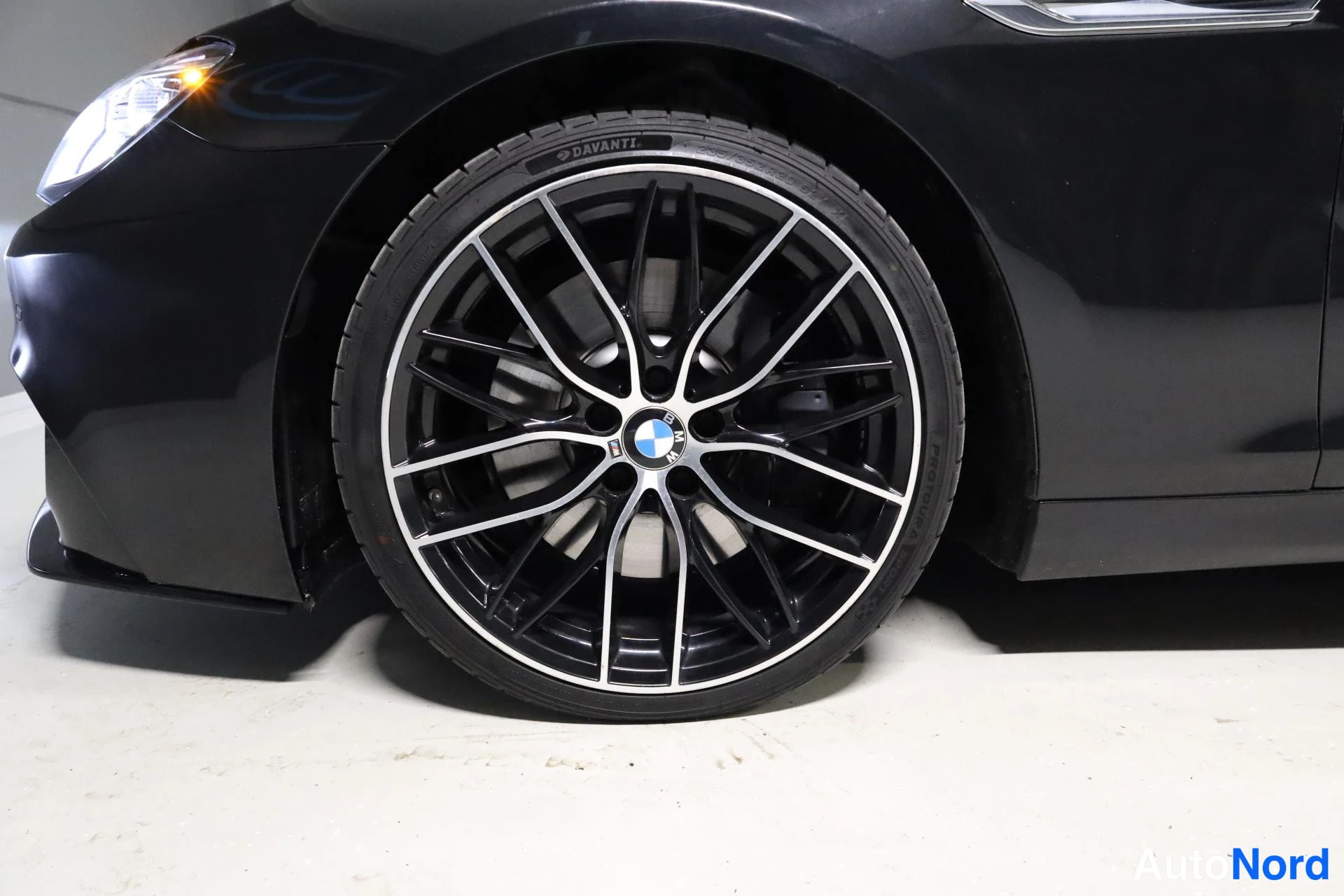 Musta BMW 650i 2012, yksityiskohta, kuva 32