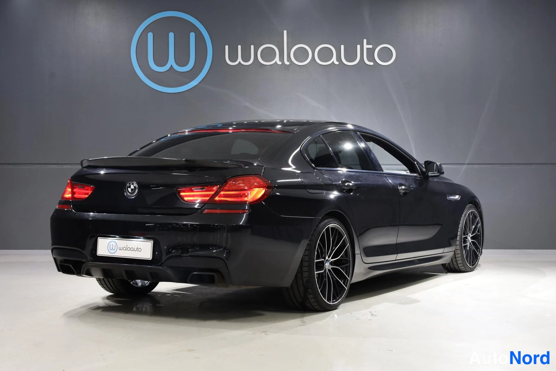 Musta BMW 650i 2012, takaviisto, kuva 6