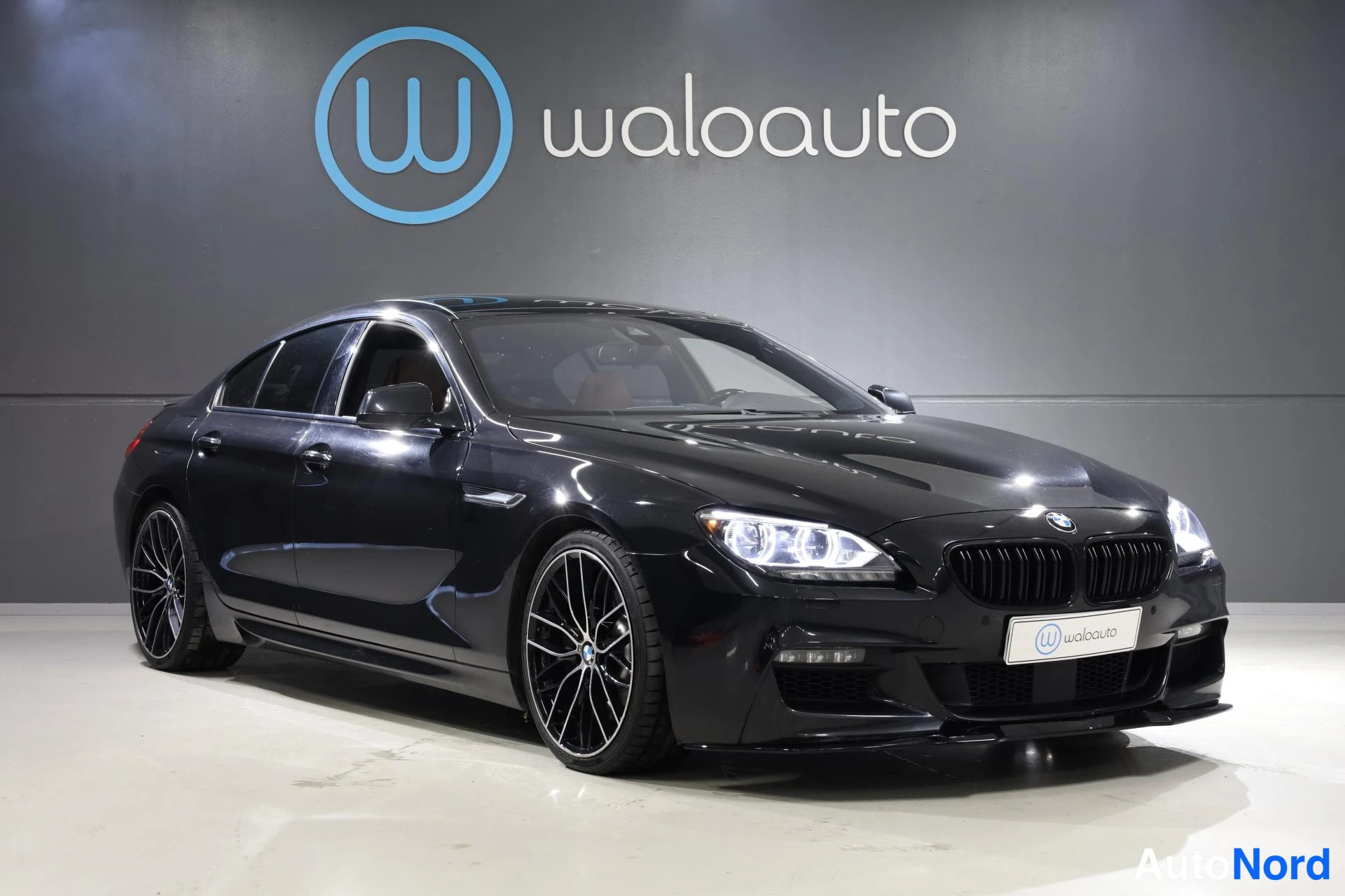 Musta BMW 650i 2012, etuviisto, keula oikealle, kuva 3